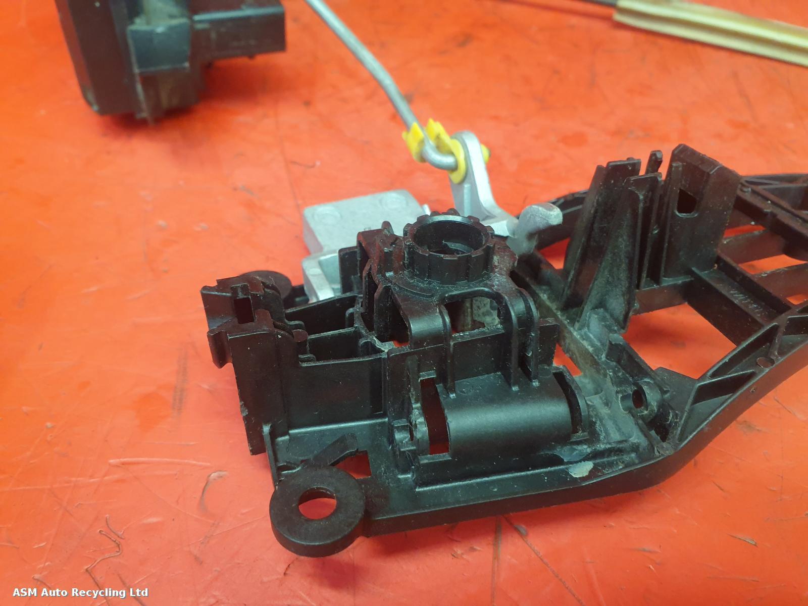 View Auto part Door Lock Assembly Vauxhall Astra 2009