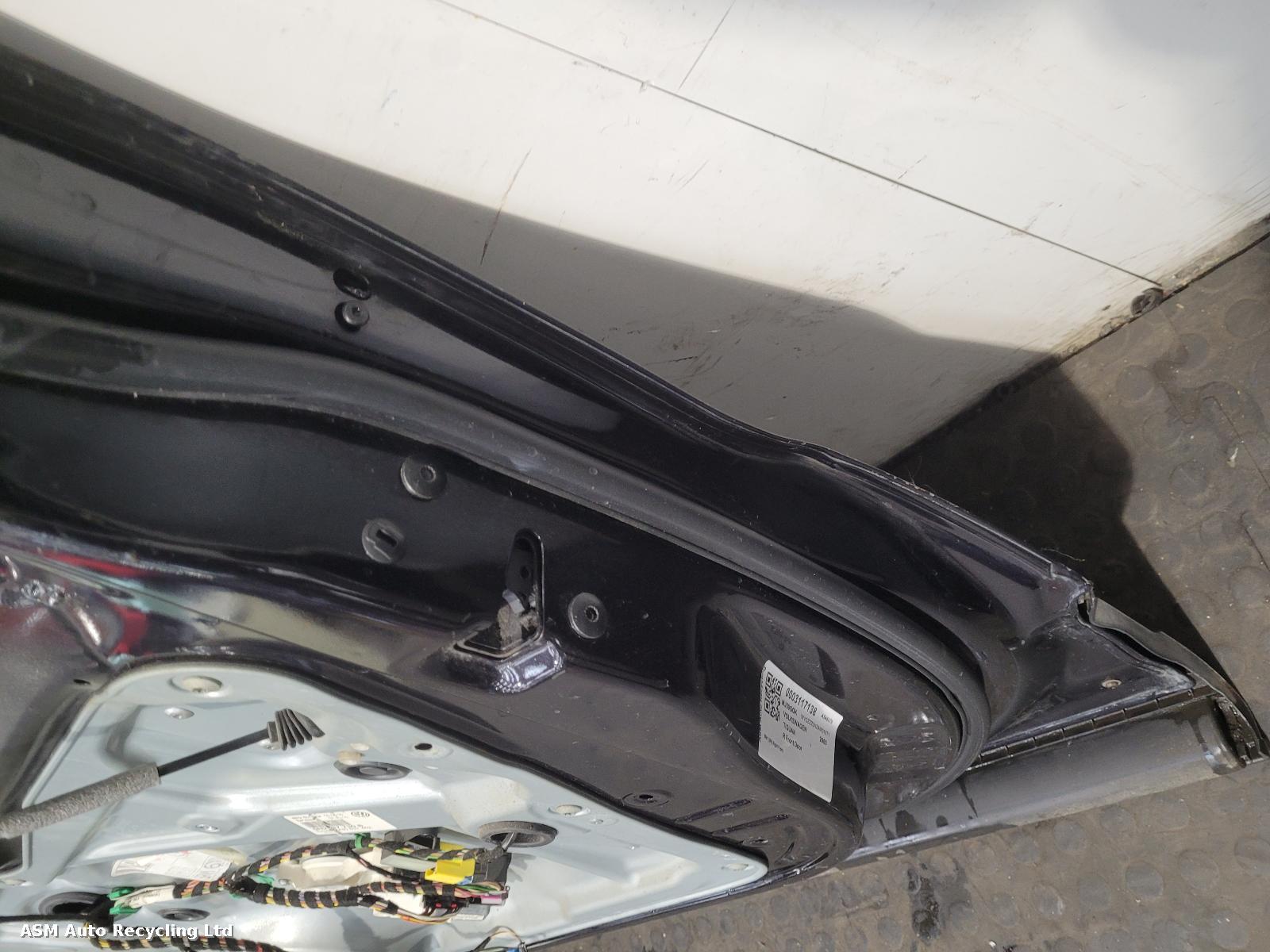 View Auto part R Front Door Volkswagen Tiguan 2009