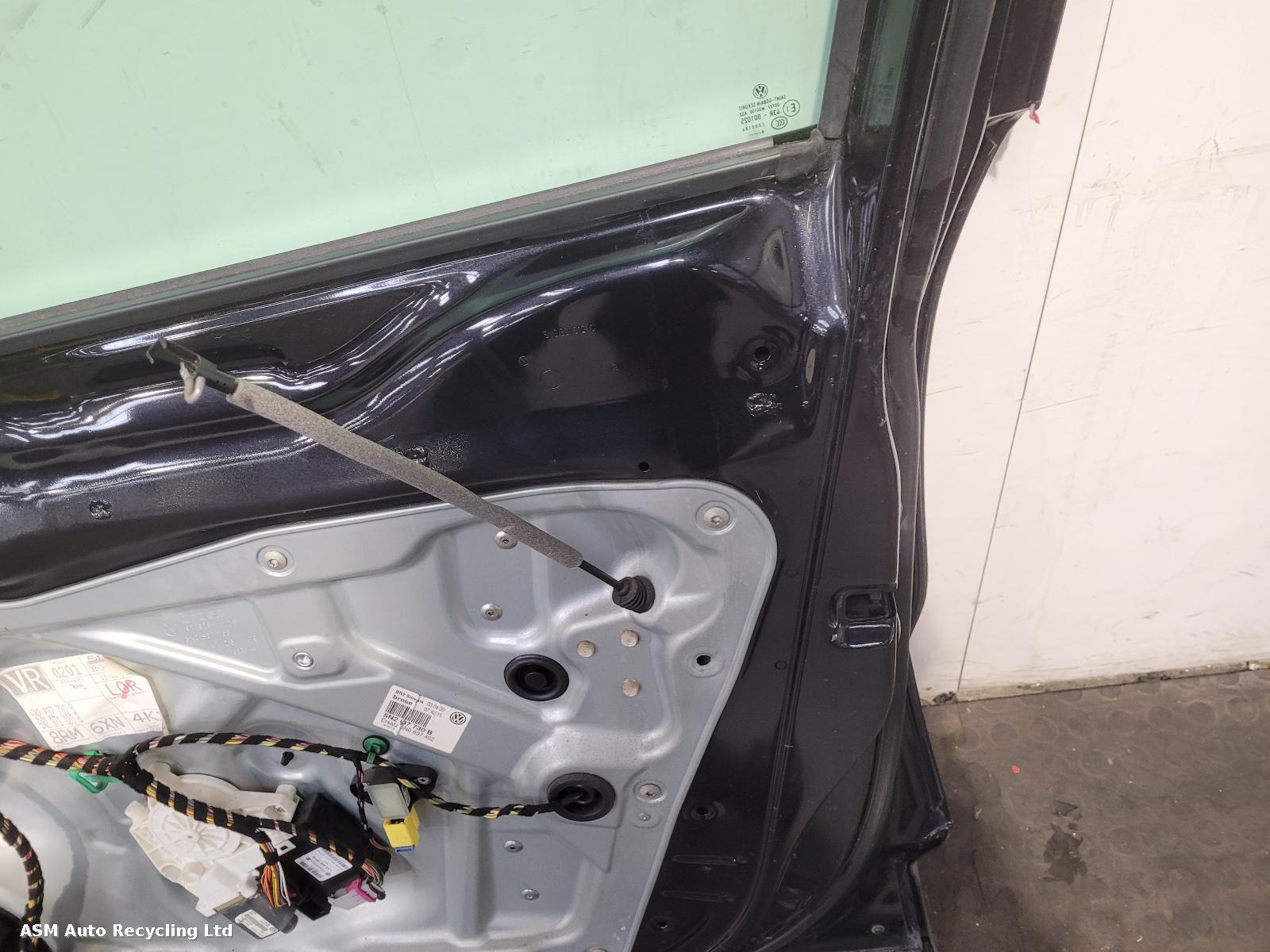 View Auto part R Front Door Volkswagen Tiguan 2009
