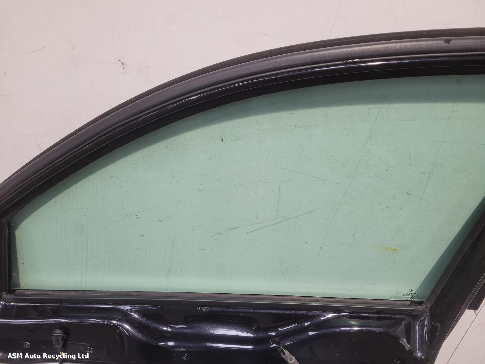 View Auto part R Front Door Volkswagen Tiguan 2009