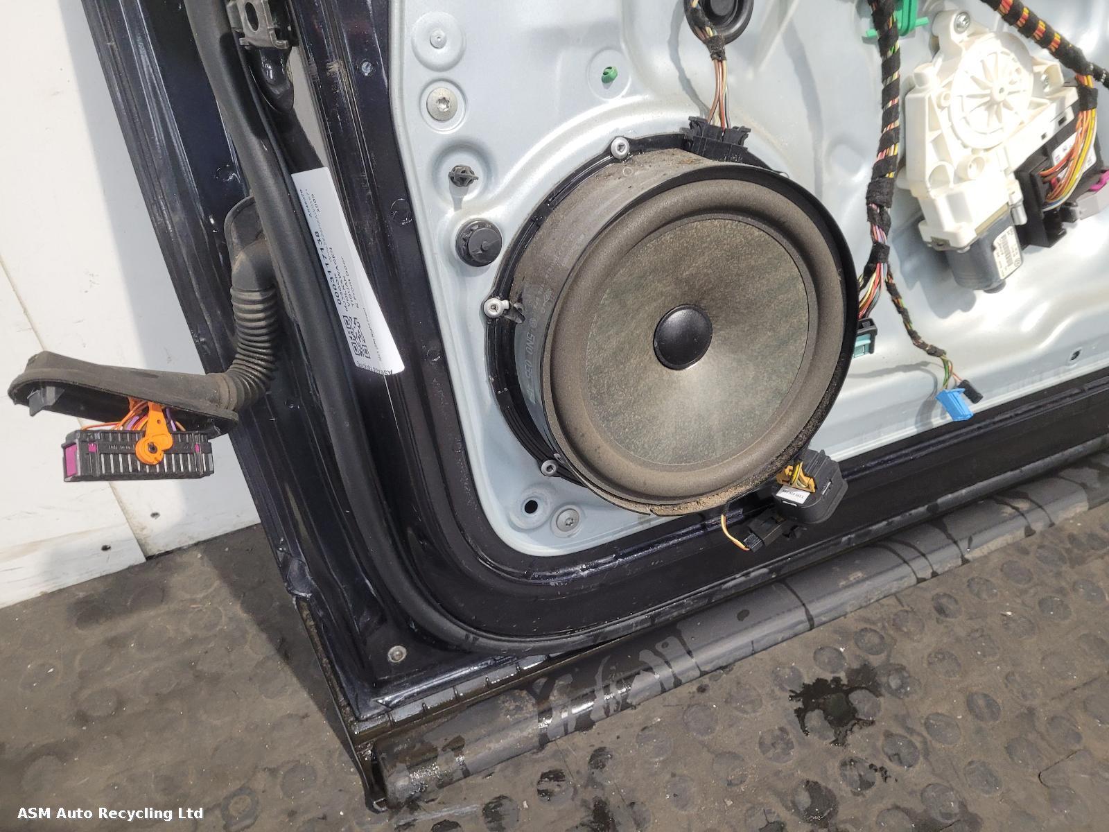 View Auto part R Front Door Volkswagen Tiguan 2009