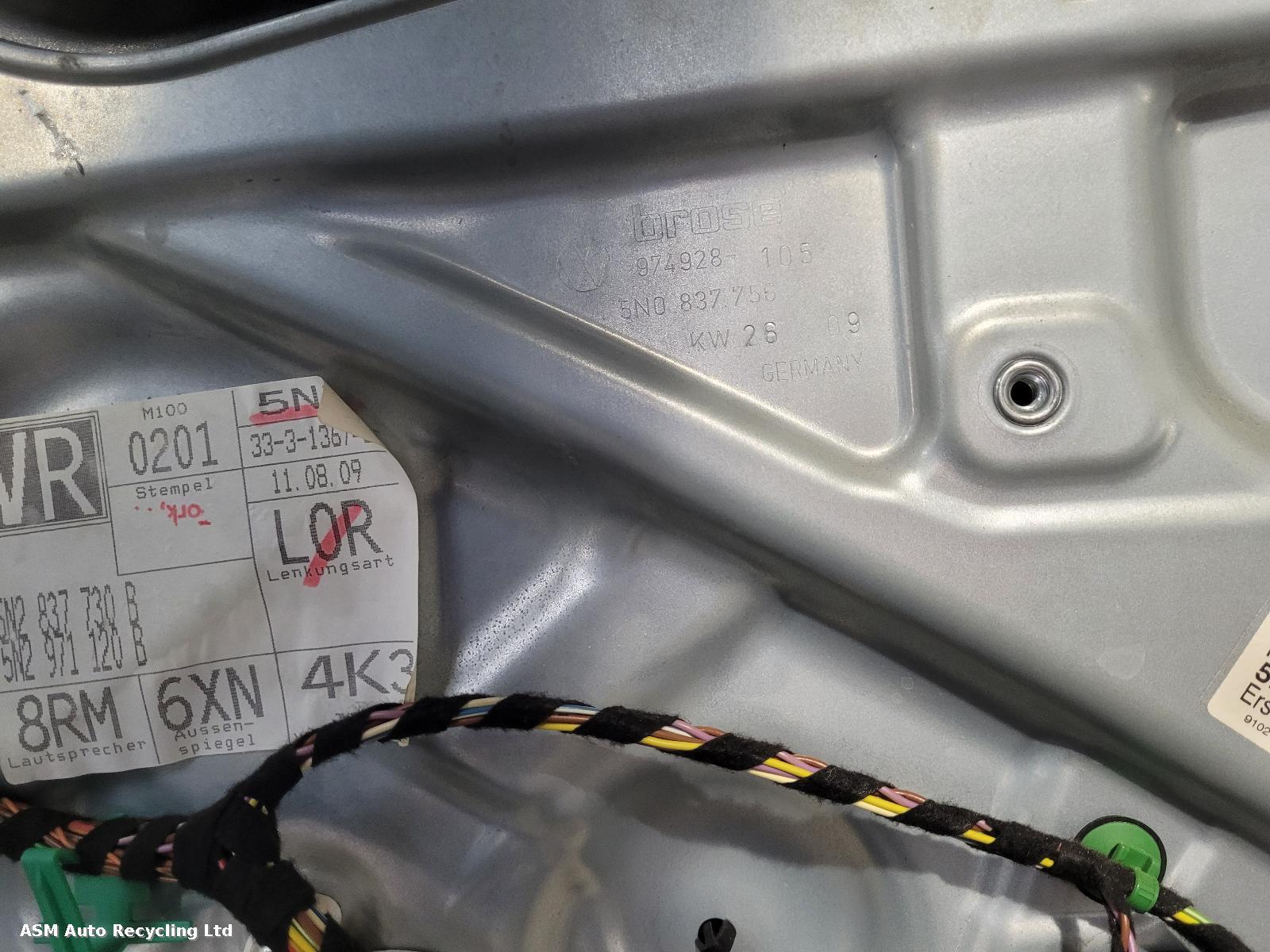 View Auto part R Front Door Volkswagen Tiguan 2009