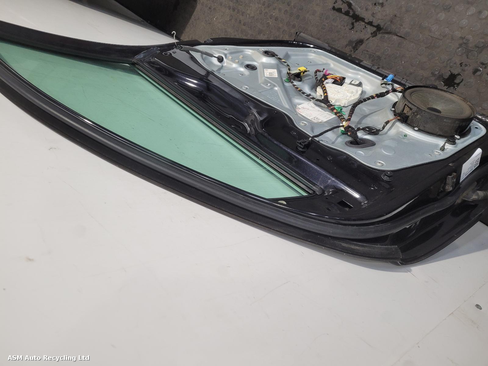 View Auto part R Front Door Volkswagen Tiguan 2009