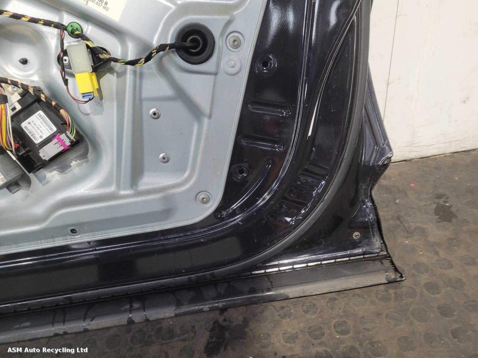 View Auto part R Front Door Volkswagen Tiguan 2009