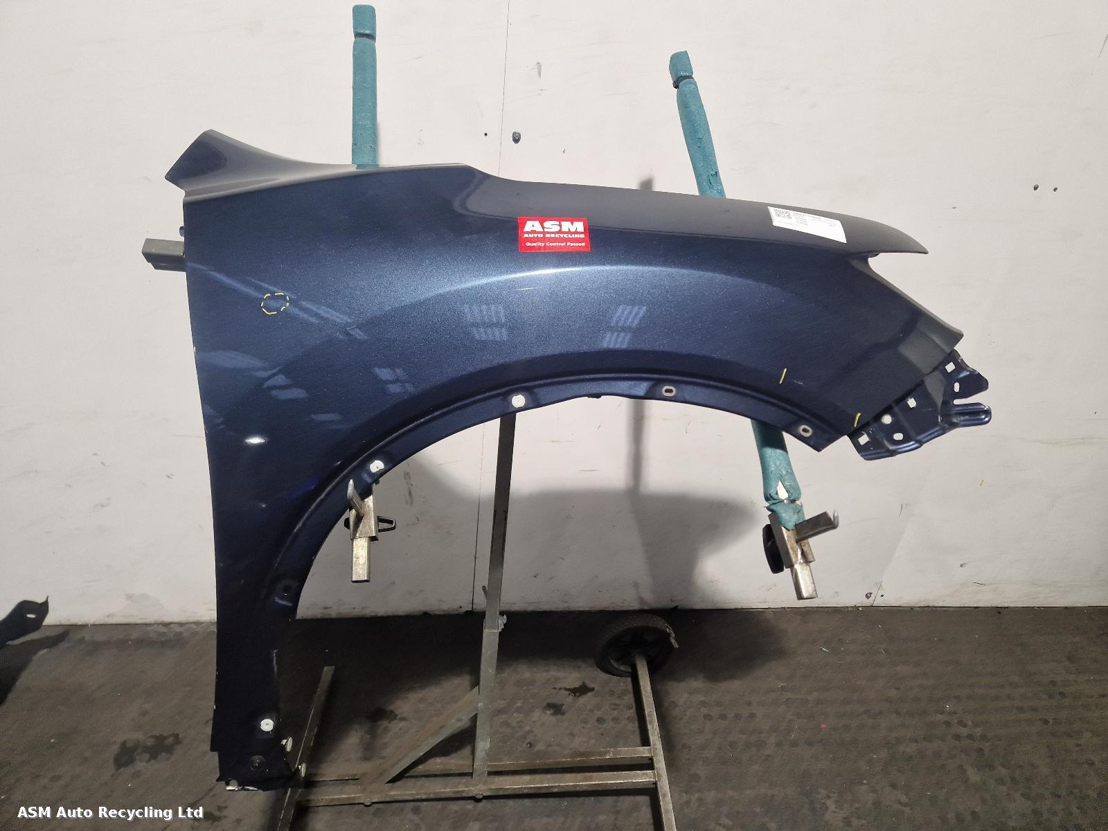 View Auto part R Wing Nissan X Trail 2017