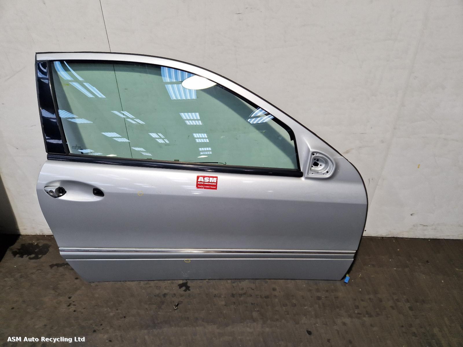 View Auto part R Front Door Mercedes Clc 2009