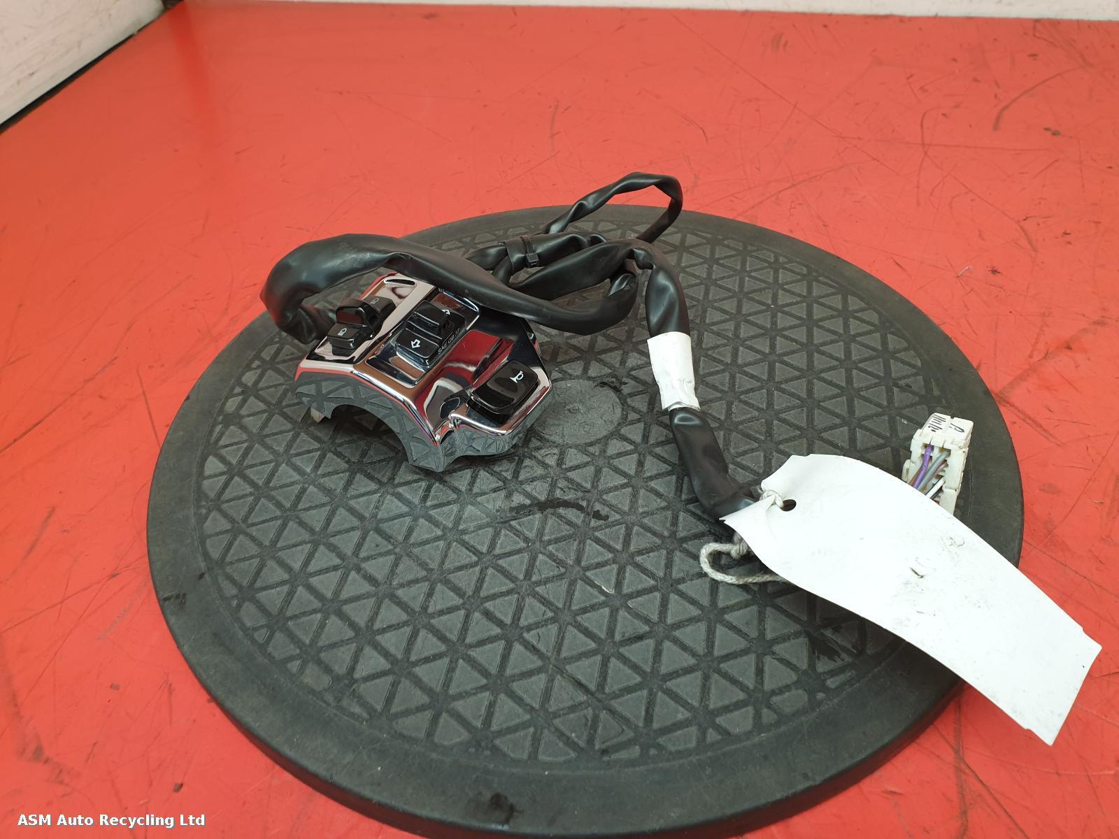 View Auto part LH Switch Gear Vespa Sprint 125 2023