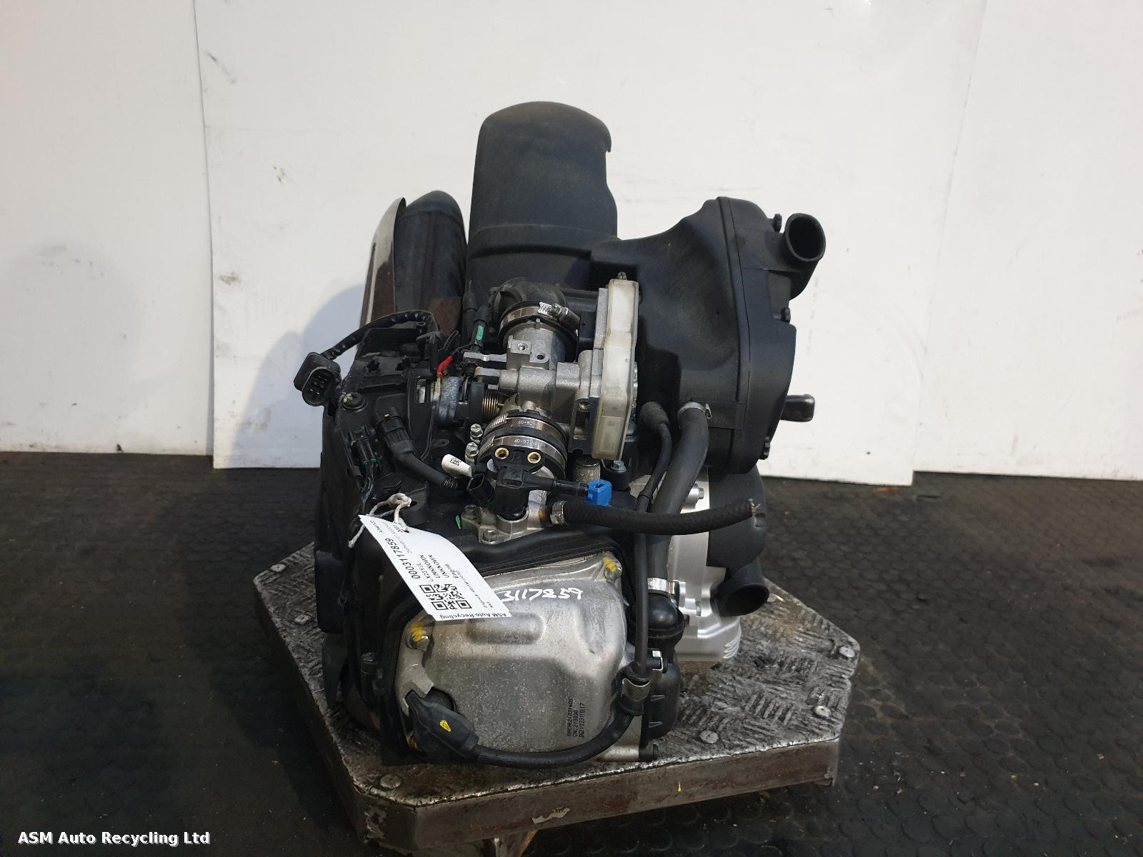View Auto part Engine Vespa Sprint 125 2023