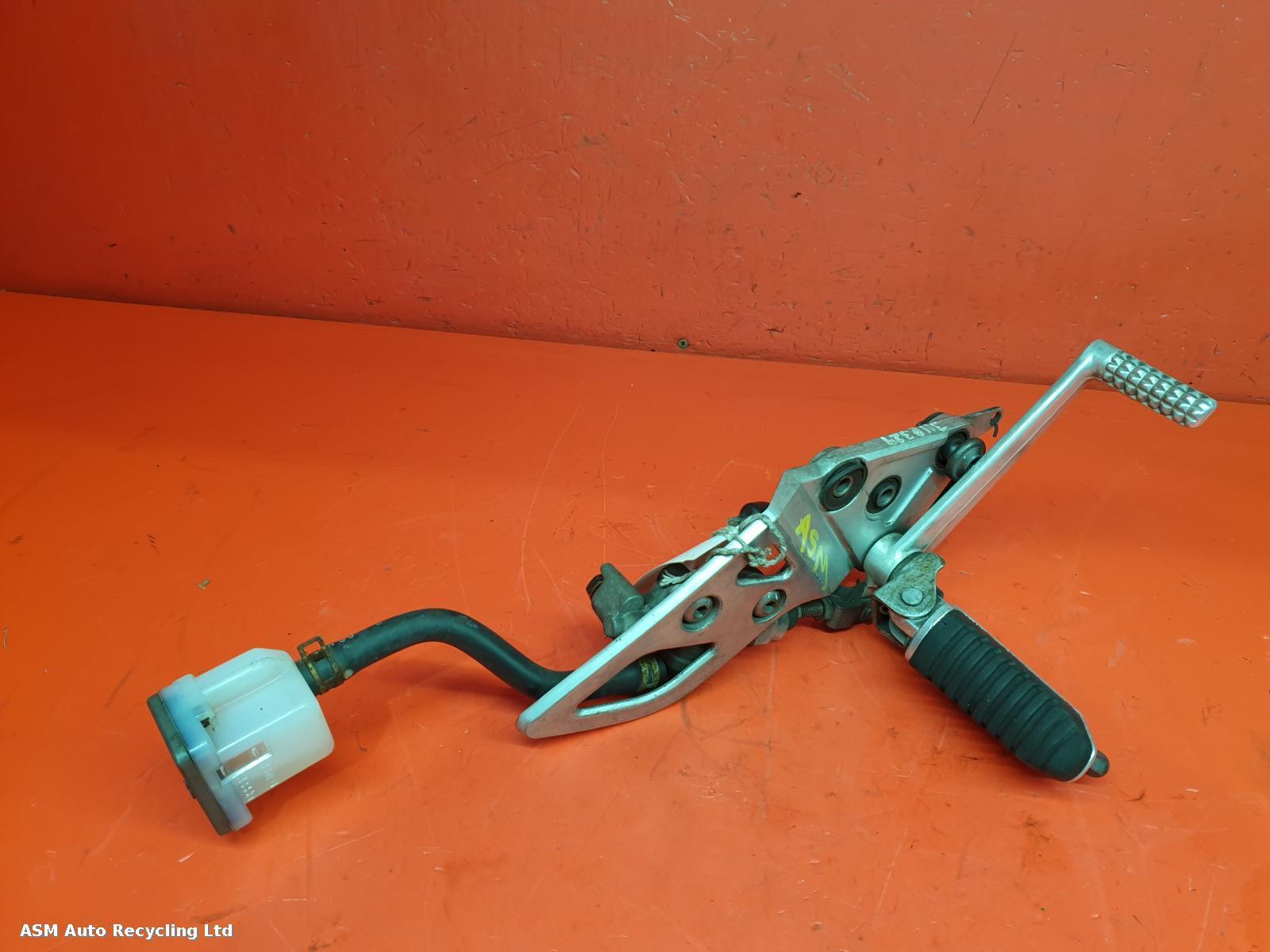 View Auto part Right Footrest Suzuki Gsf 1250 2009