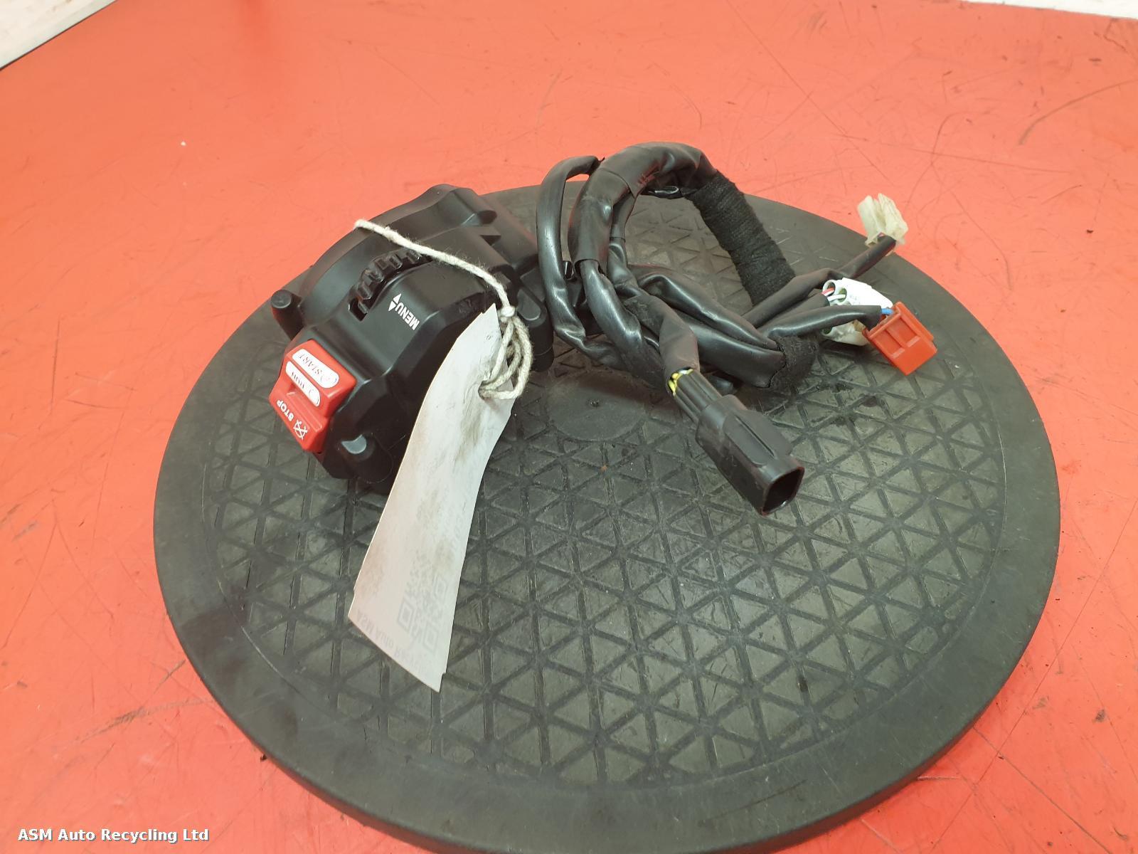 View Auto part RH Switch Gear Yamaha Mt-09 2021
