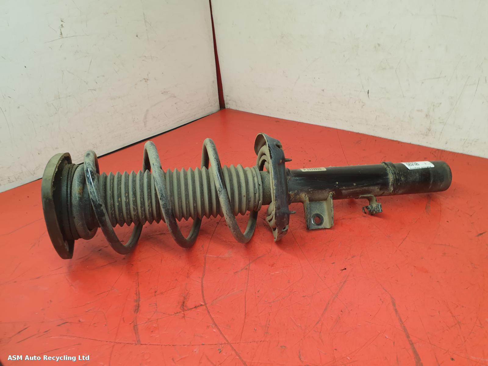 View Auto part RF Strut Volvo Xc40 2020