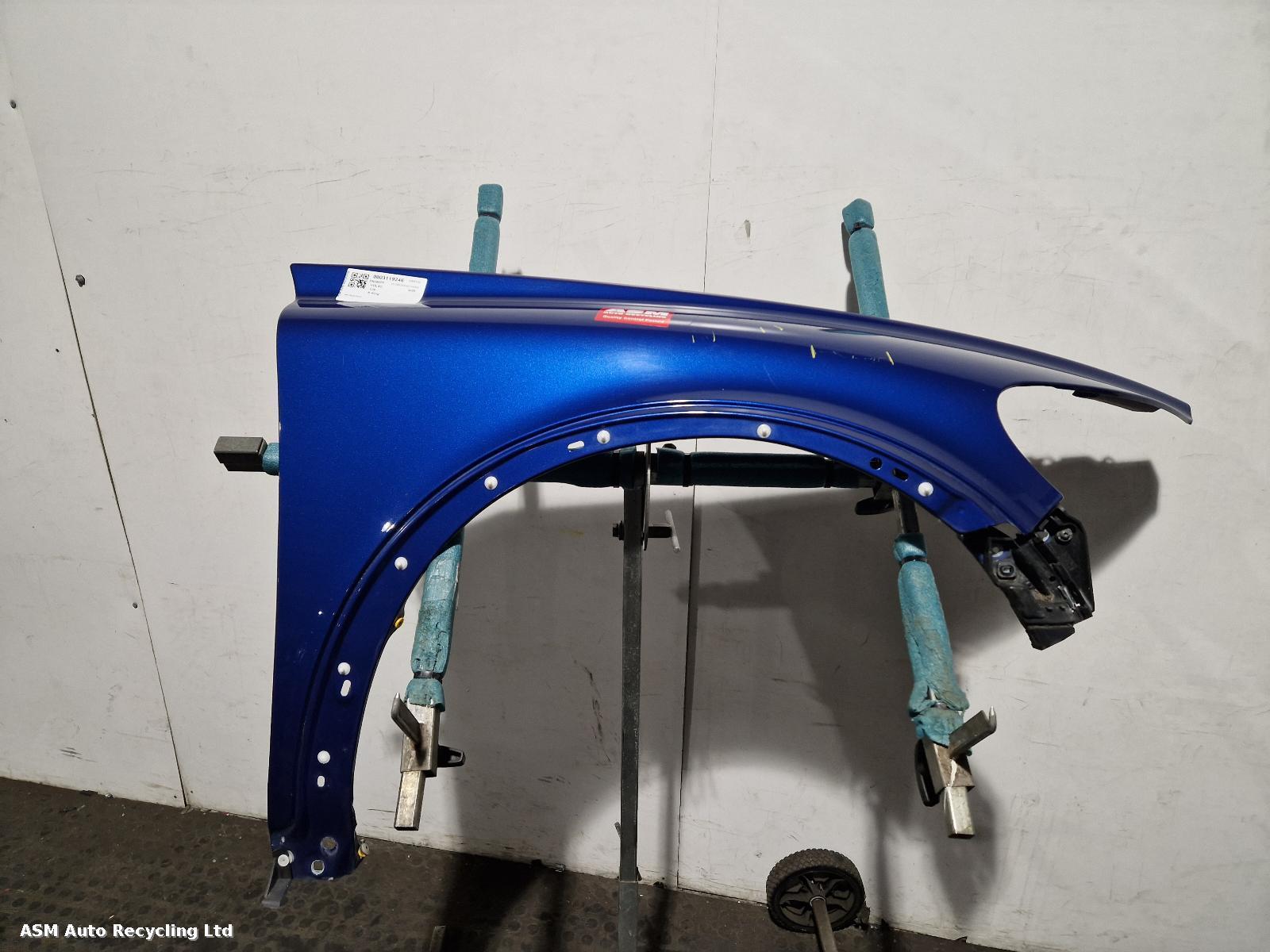 View Auto part R Wing Volvo C30 2009
