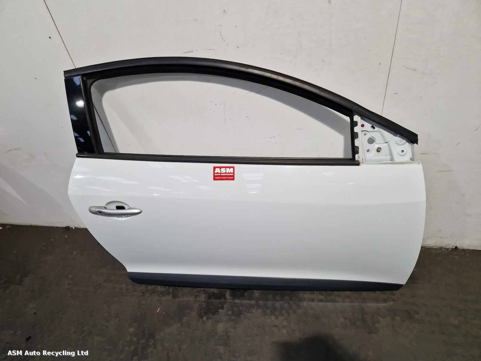View Auto part R Front Door Renault Megane 2011