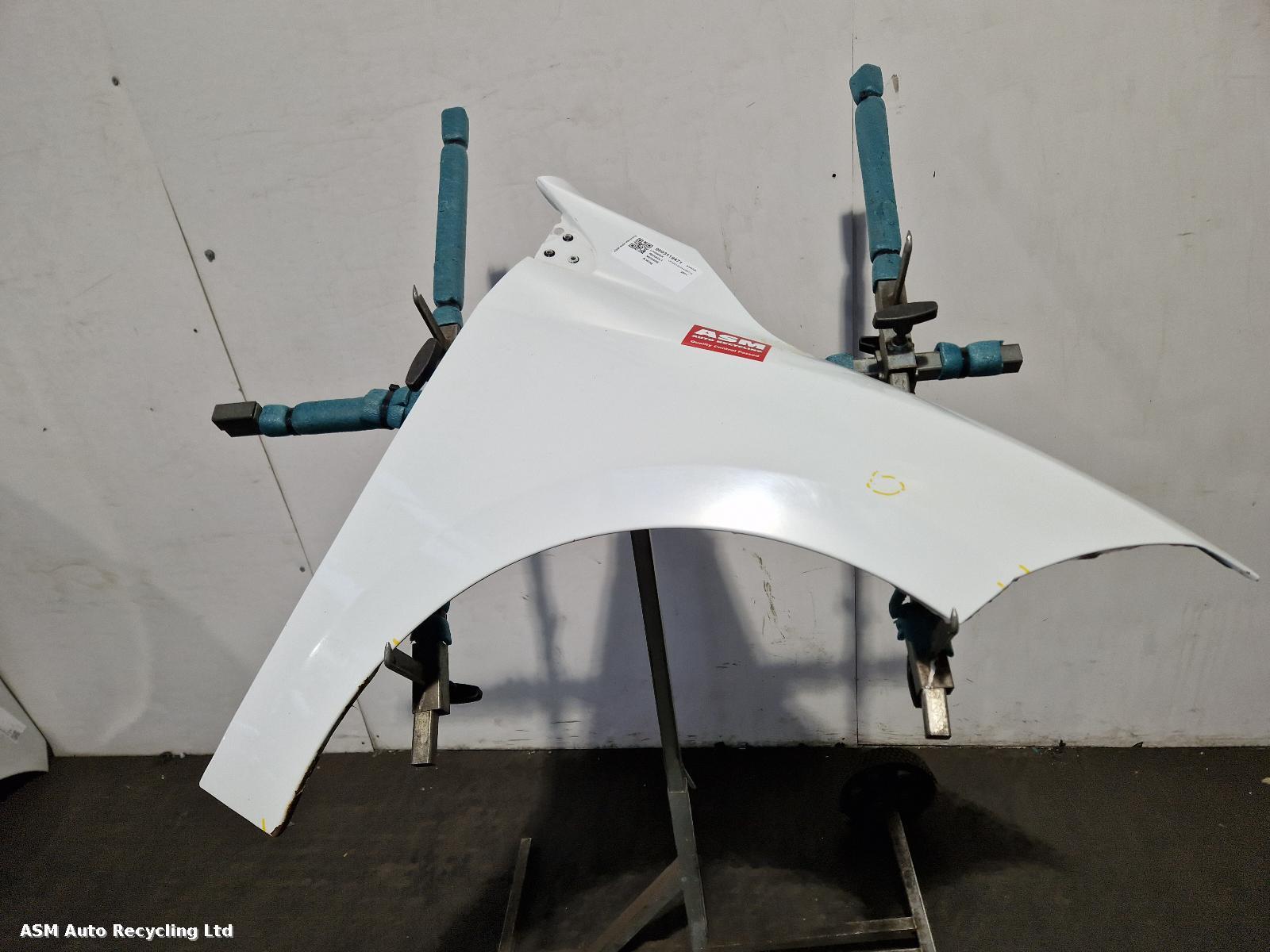 View Auto part R Wing Renault Megane 2011