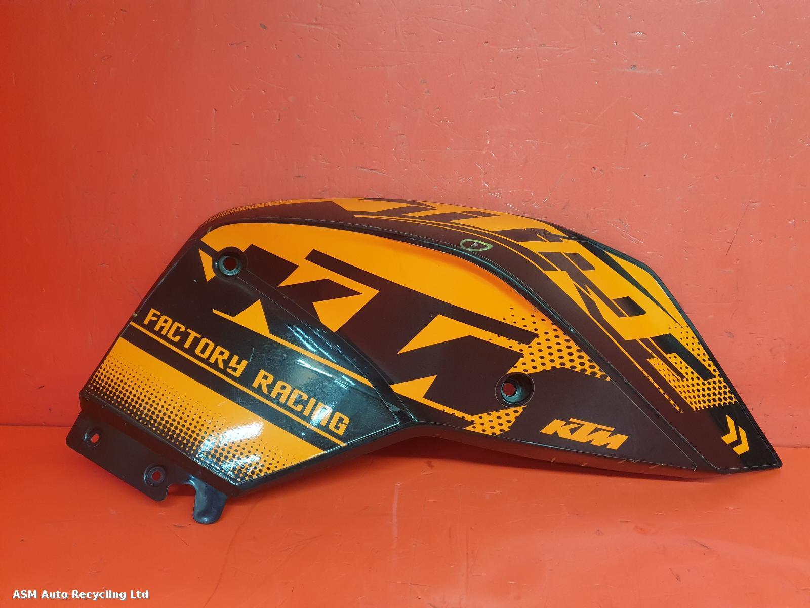 View Auto part Tank Trim Ktm 690 Duke 2017