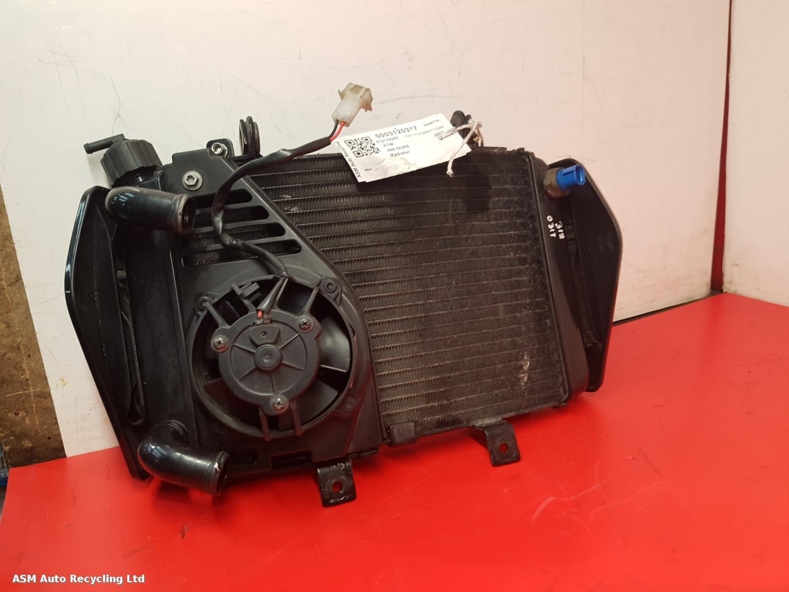 View Auto part Radiator Ktm 690 Duke 2017