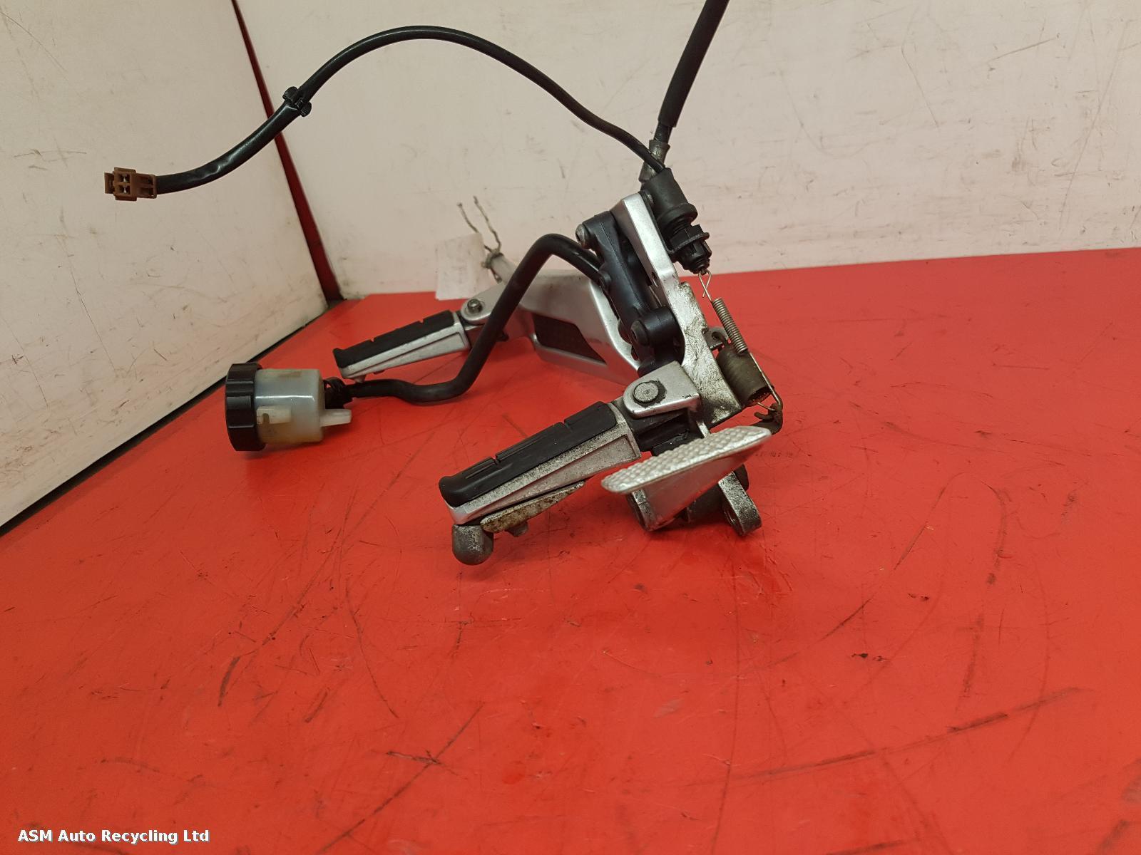 View Auto part Right Footrest Yamaha Fjr1300 2007