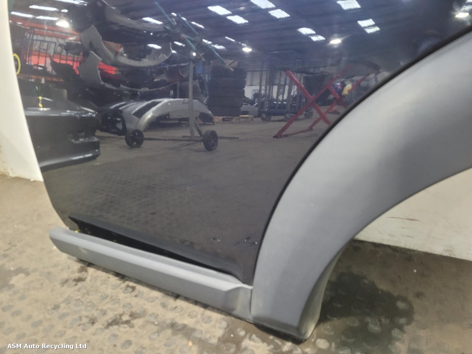 View Auto part L Rear Door Land Rover Discovery 2007