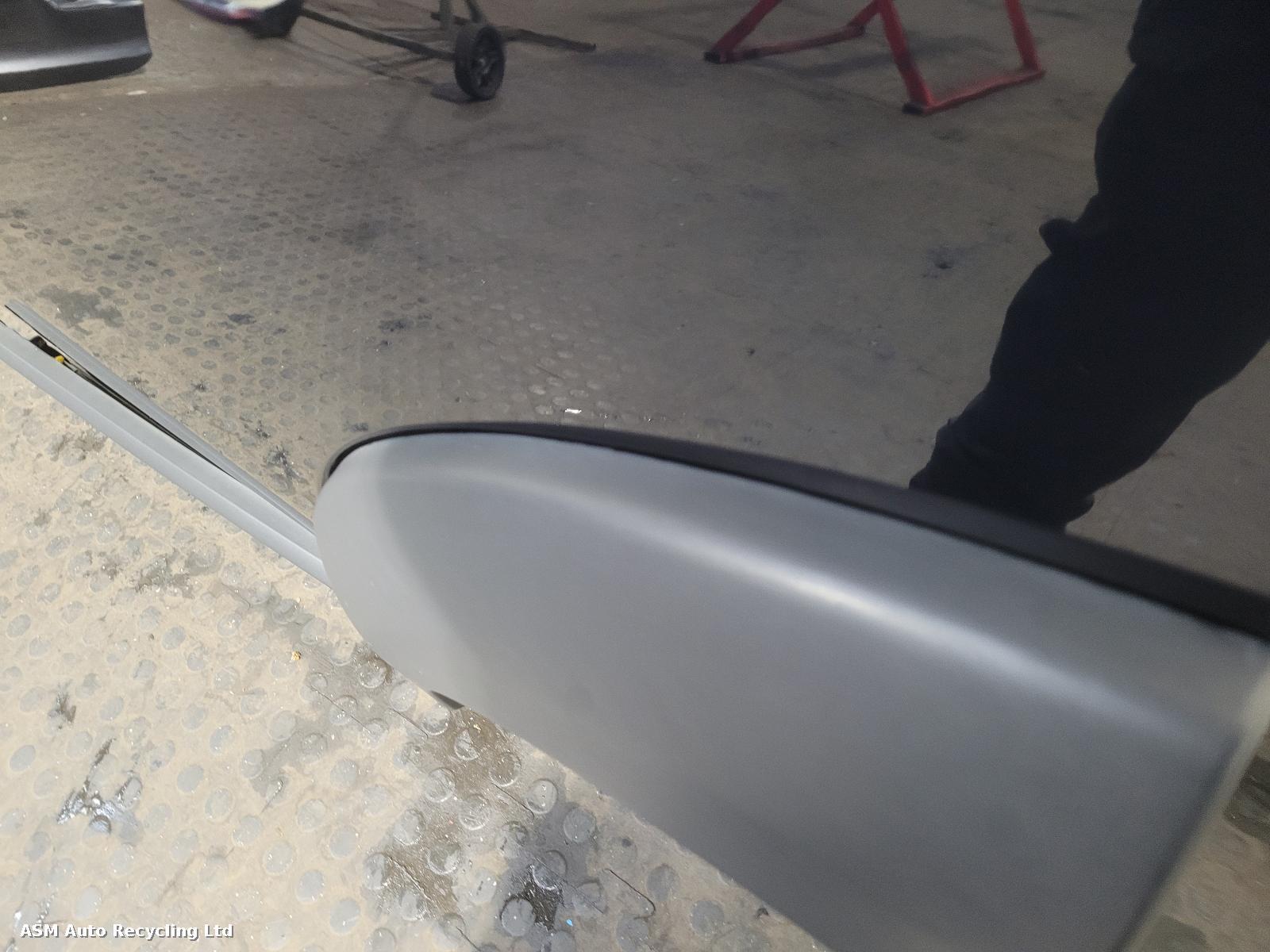 View Auto part L Rear Door Land Rover Discovery 2007