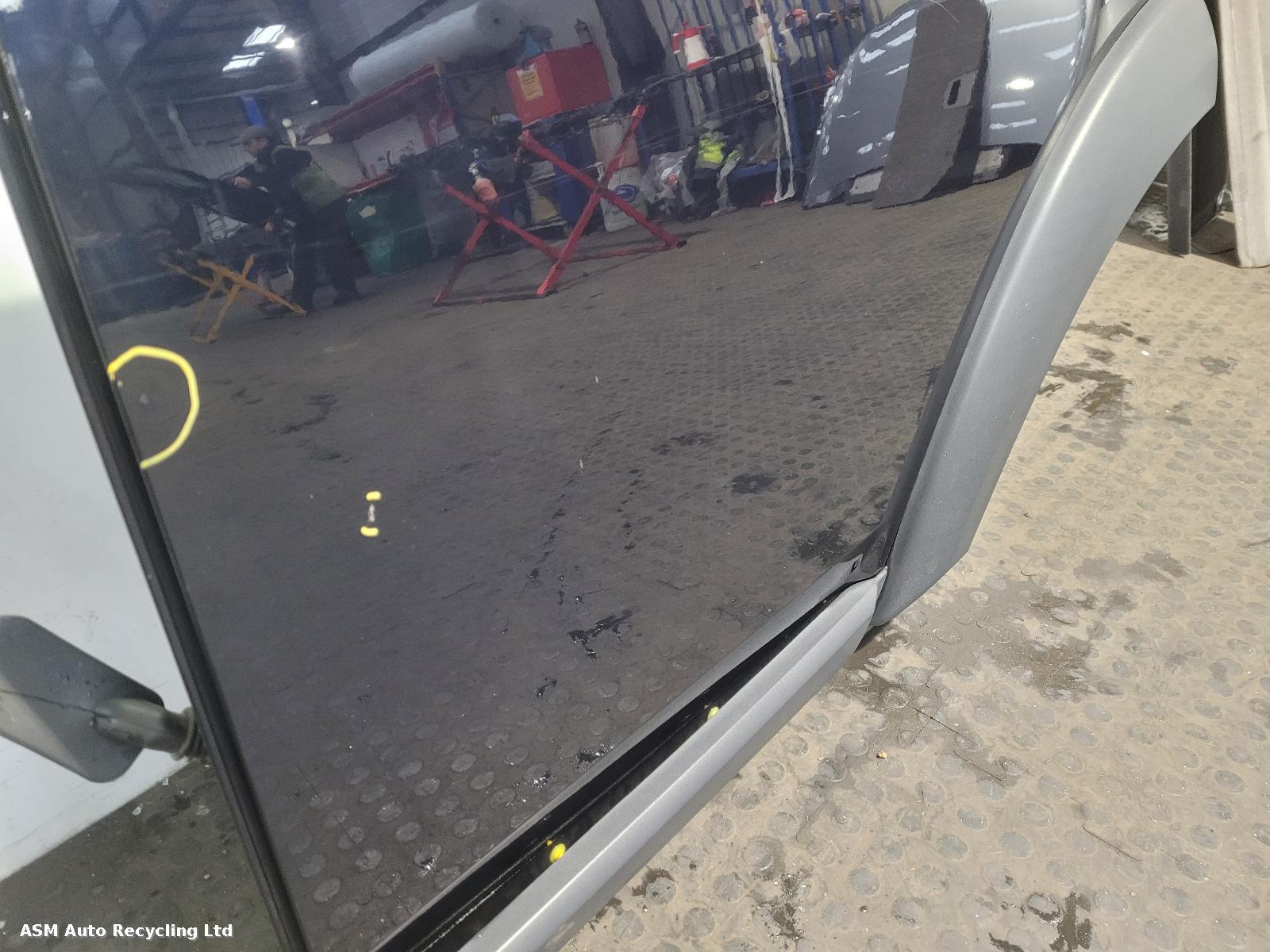 View Auto part L Rear Door Land Rover Discovery 2007