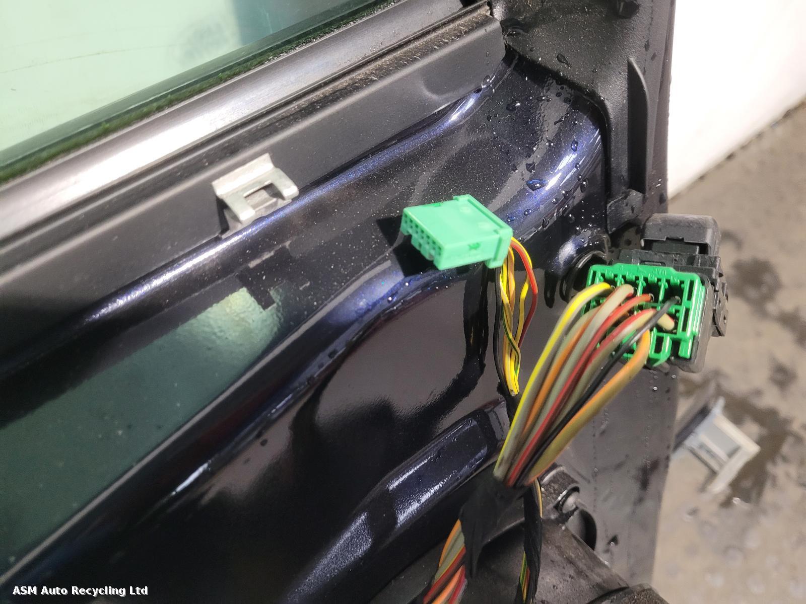 View Auto part L Rear Door Land Rover Discovery 2007