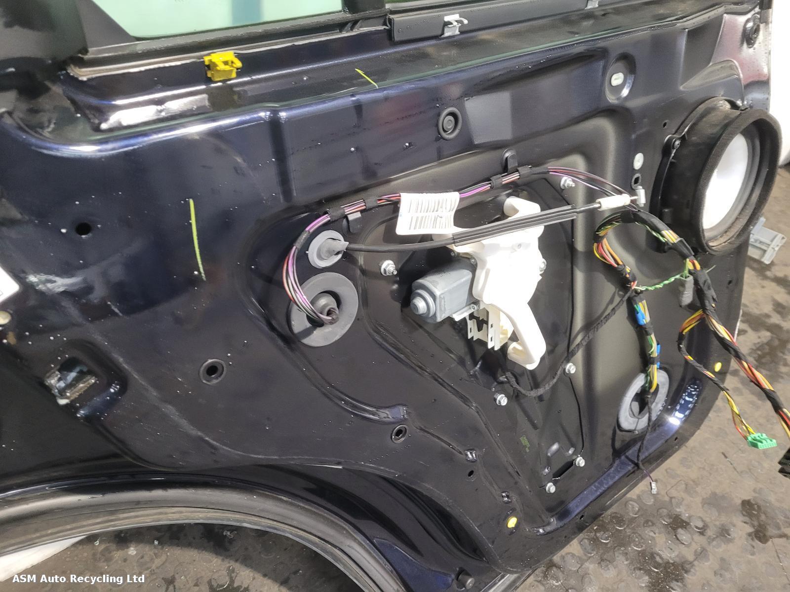 View Auto part L Rear Door Land Rover Discovery 2007