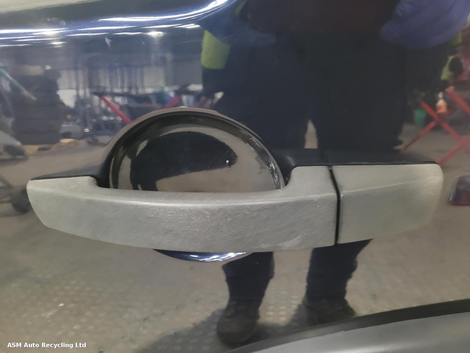 View Auto part L Rear Door Land Rover Discovery 2007