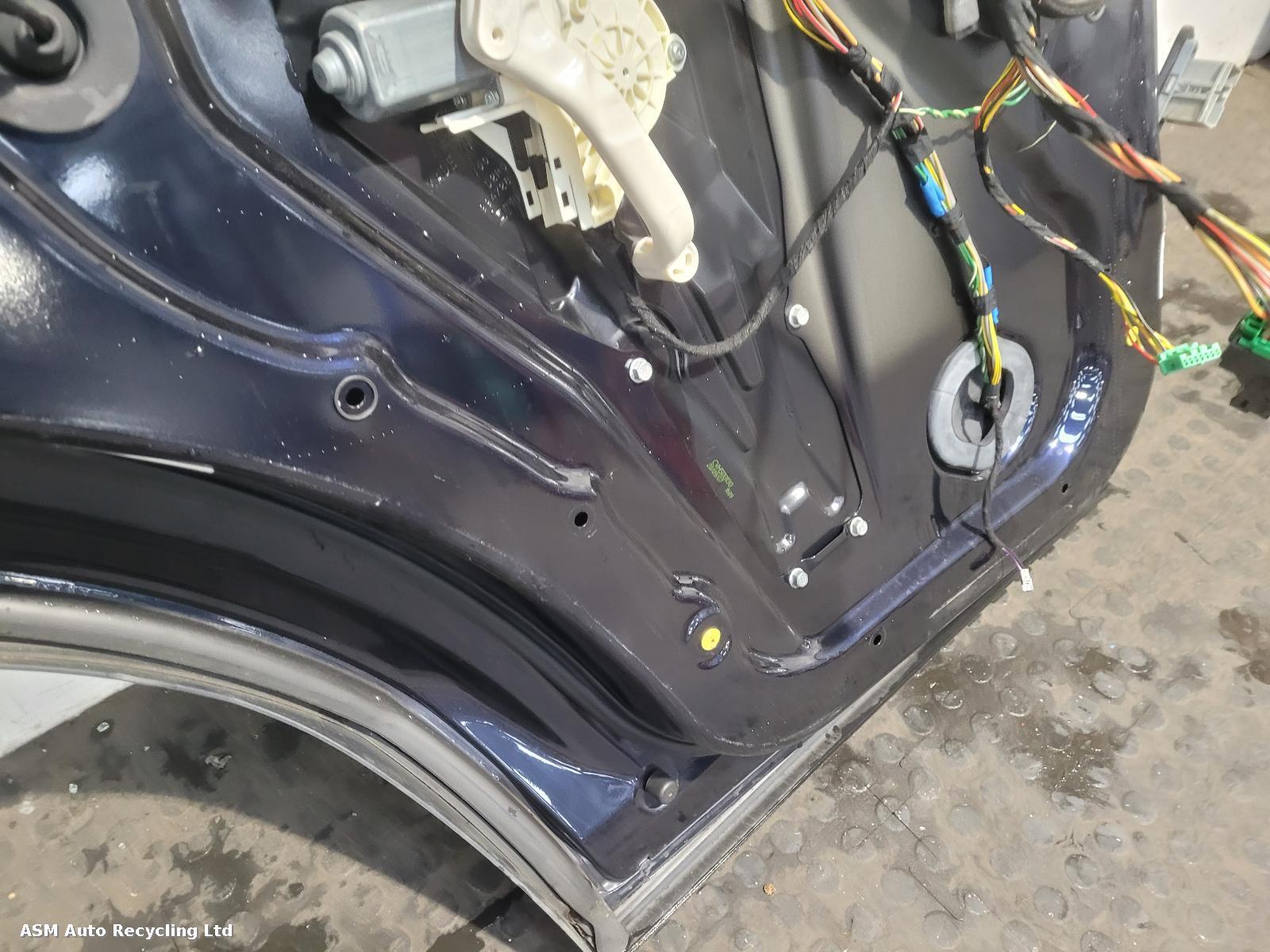 View Auto part L Rear Door Land Rover Discovery 2007