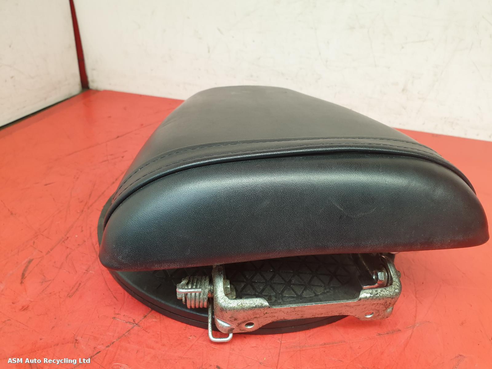 View Auto part 2nd Seat (Rear Seat) Honda Cbr 900 Rr-w 1998