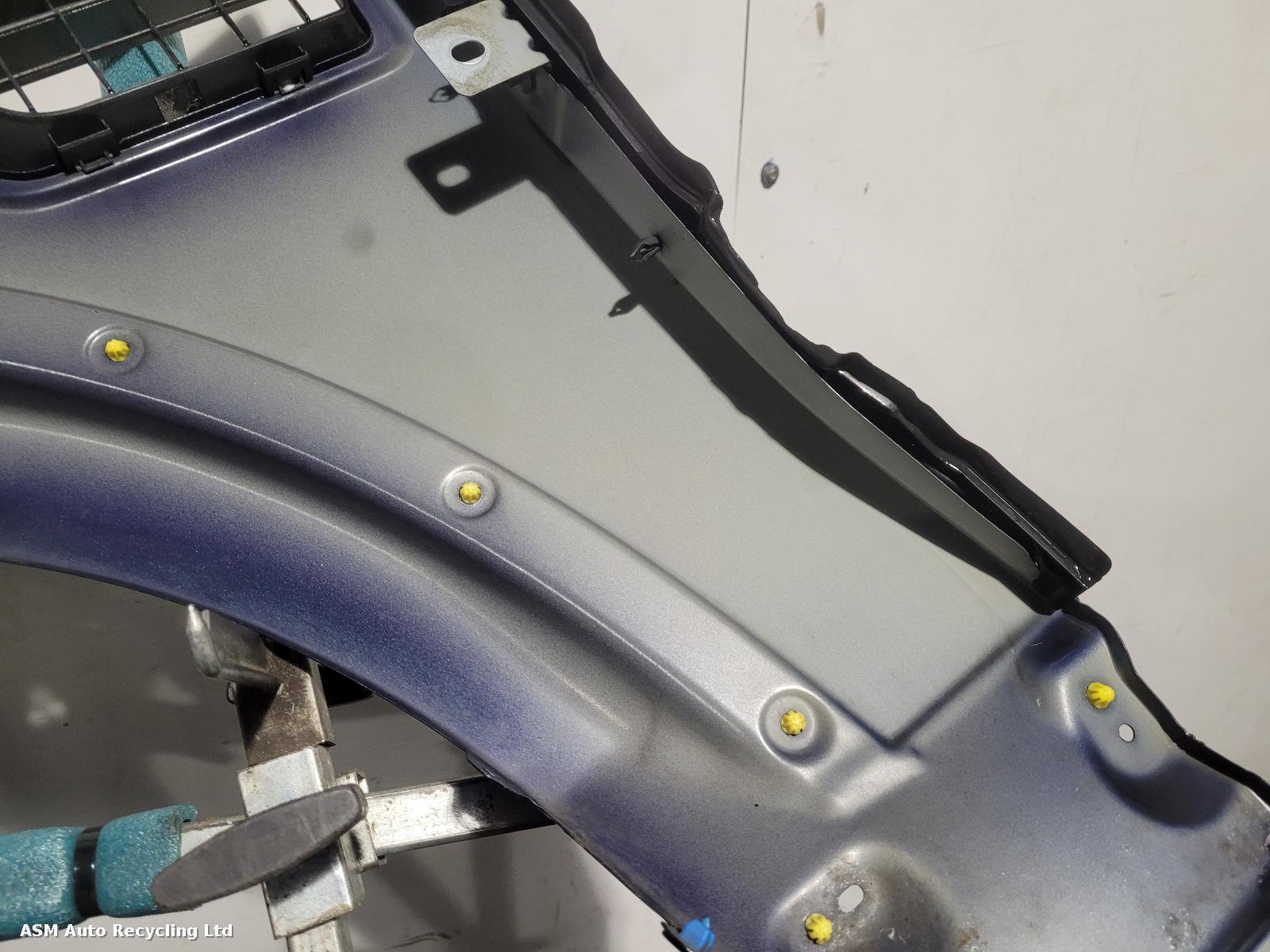View Auto part R Wing Land Rover Discovery 2007
