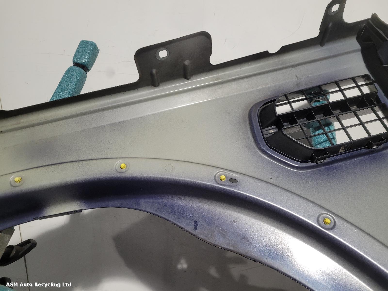 View Auto part R Wing Land Rover Discovery 2007