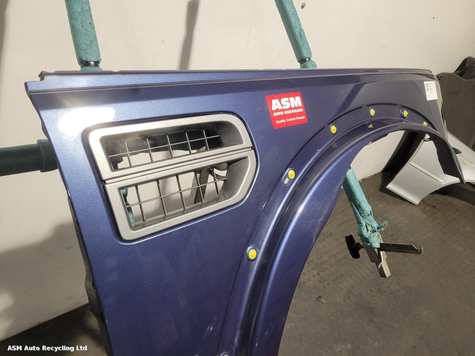 View Auto part R Wing Land Rover Discovery 2007