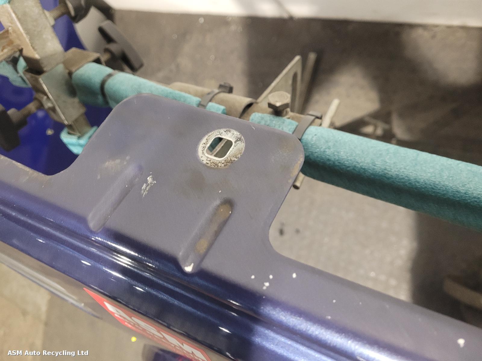 View Auto part R Wing Land Rover Discovery 2007