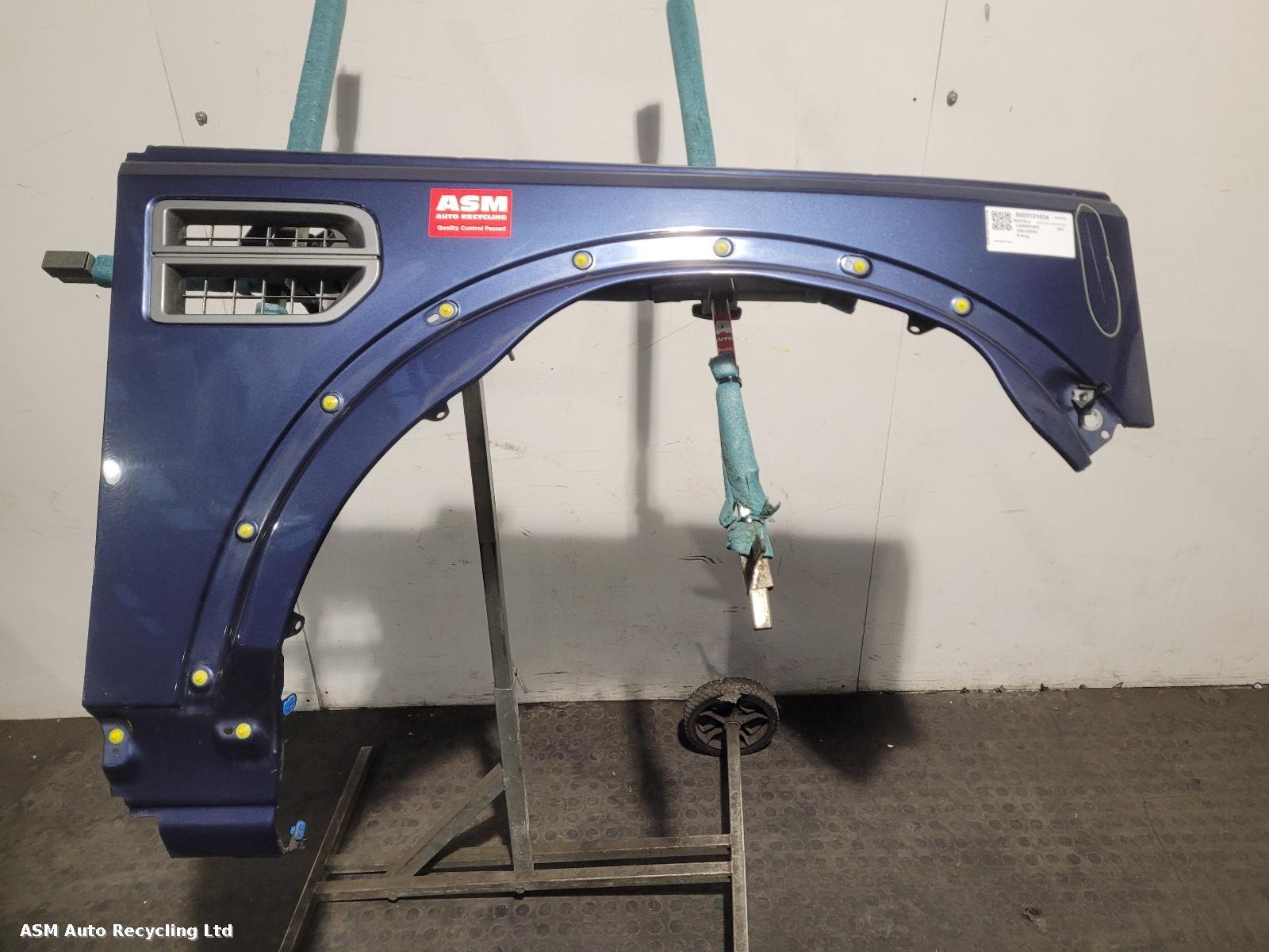 View Auto part R Wing Land Rover Discovery 2007