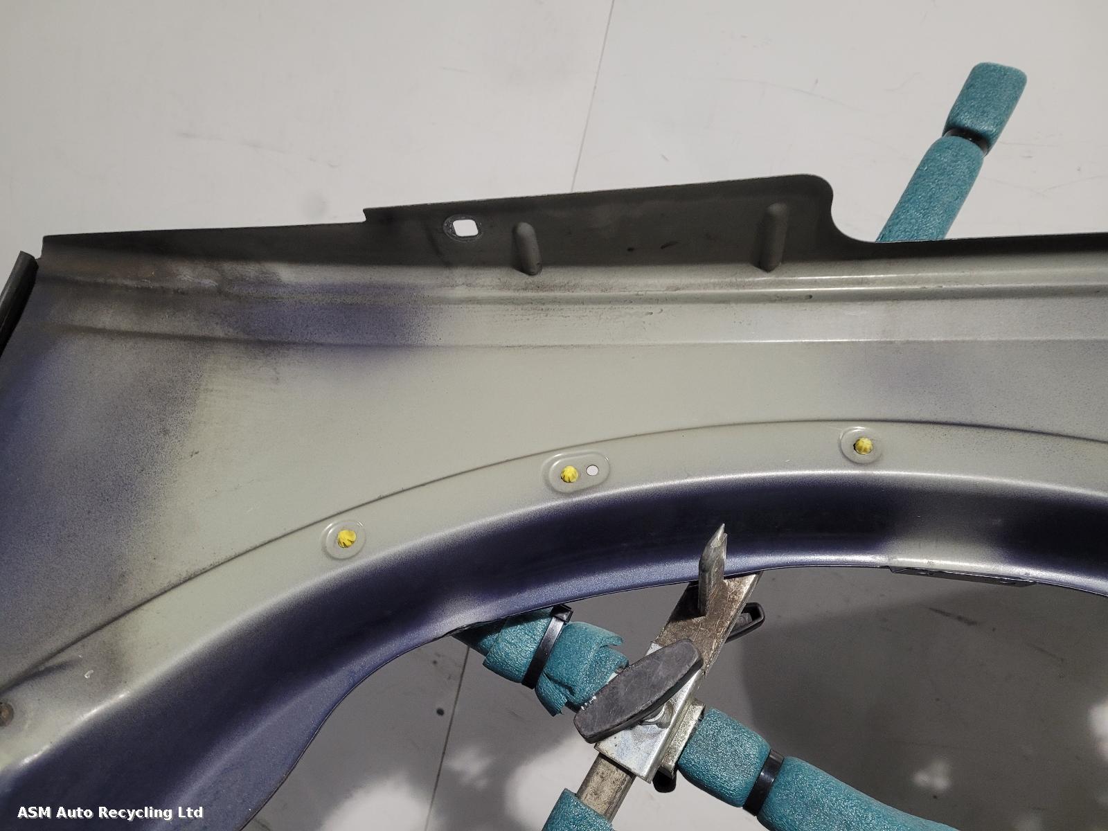 View Auto part R Wing Land Rover Discovery 2007