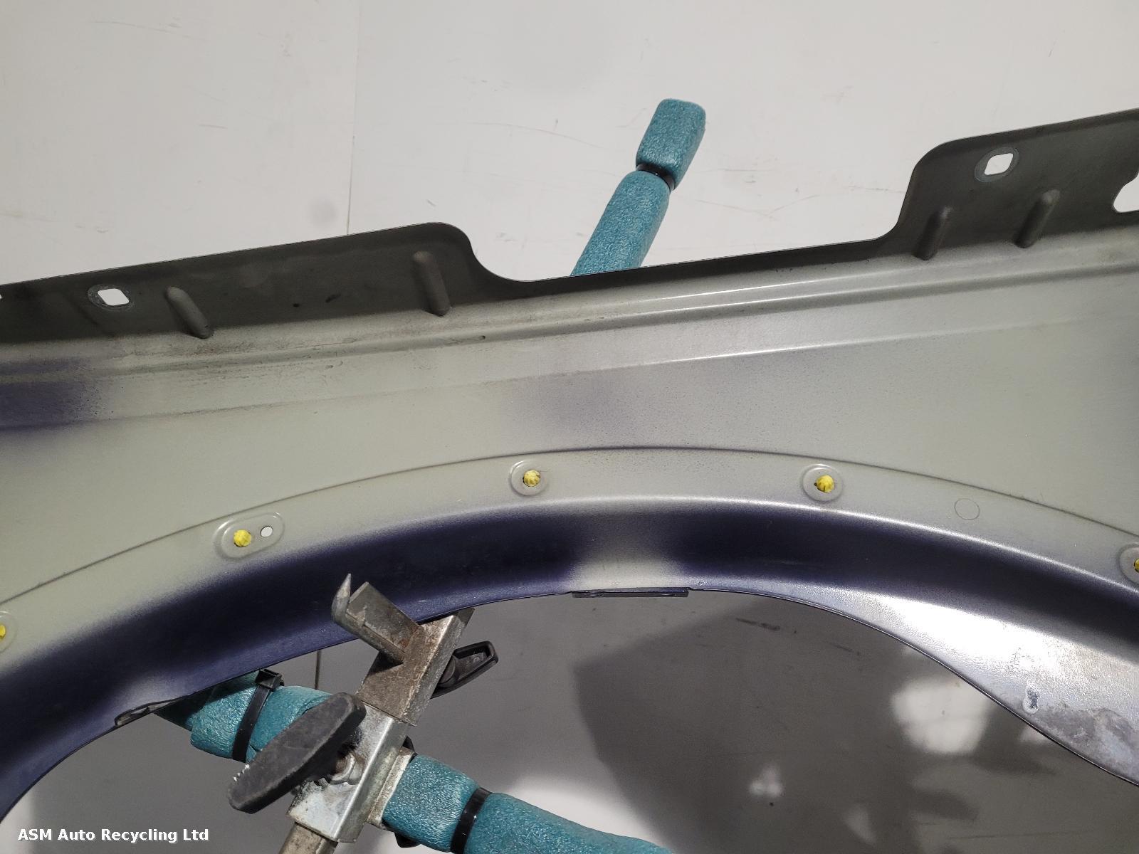 View Auto part R Wing Land Rover Discovery 2007