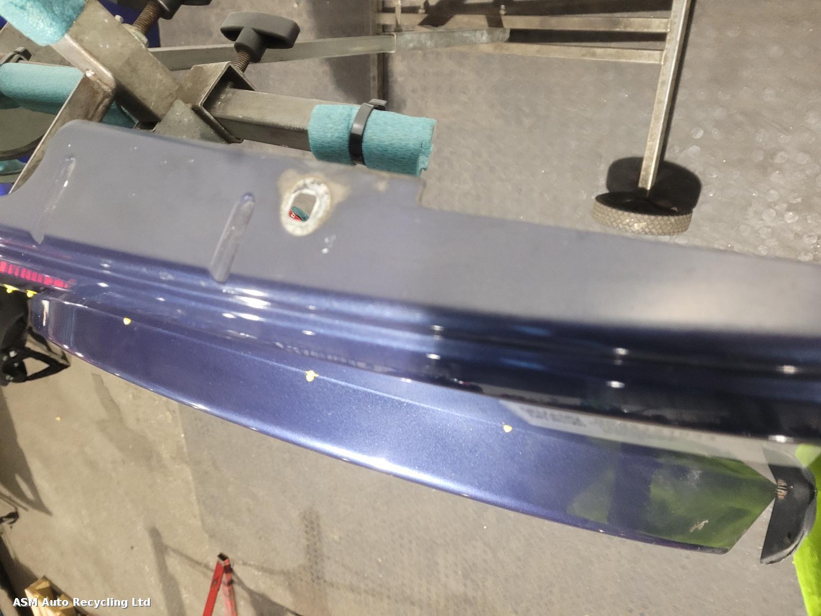 View Auto part R Wing Land Rover Discovery 2007