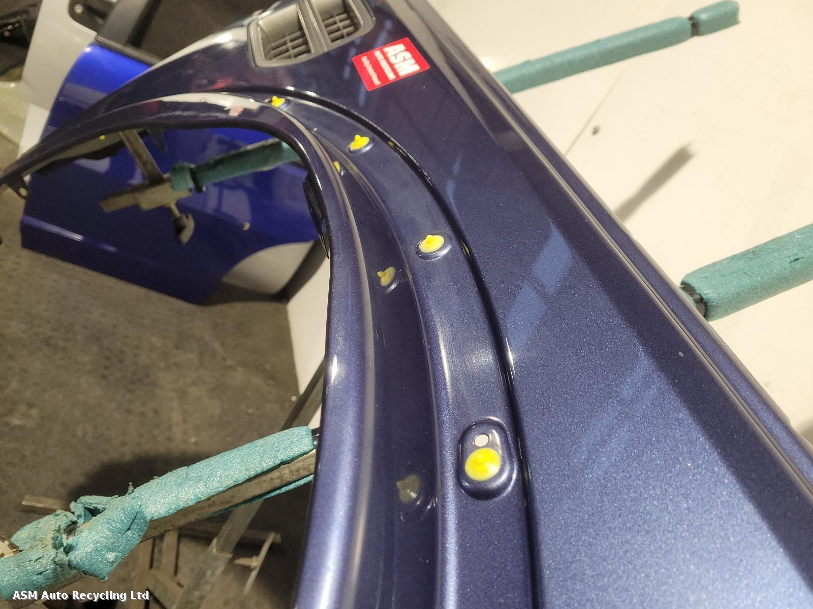 View Auto part R Wing Land Rover Discovery 2007