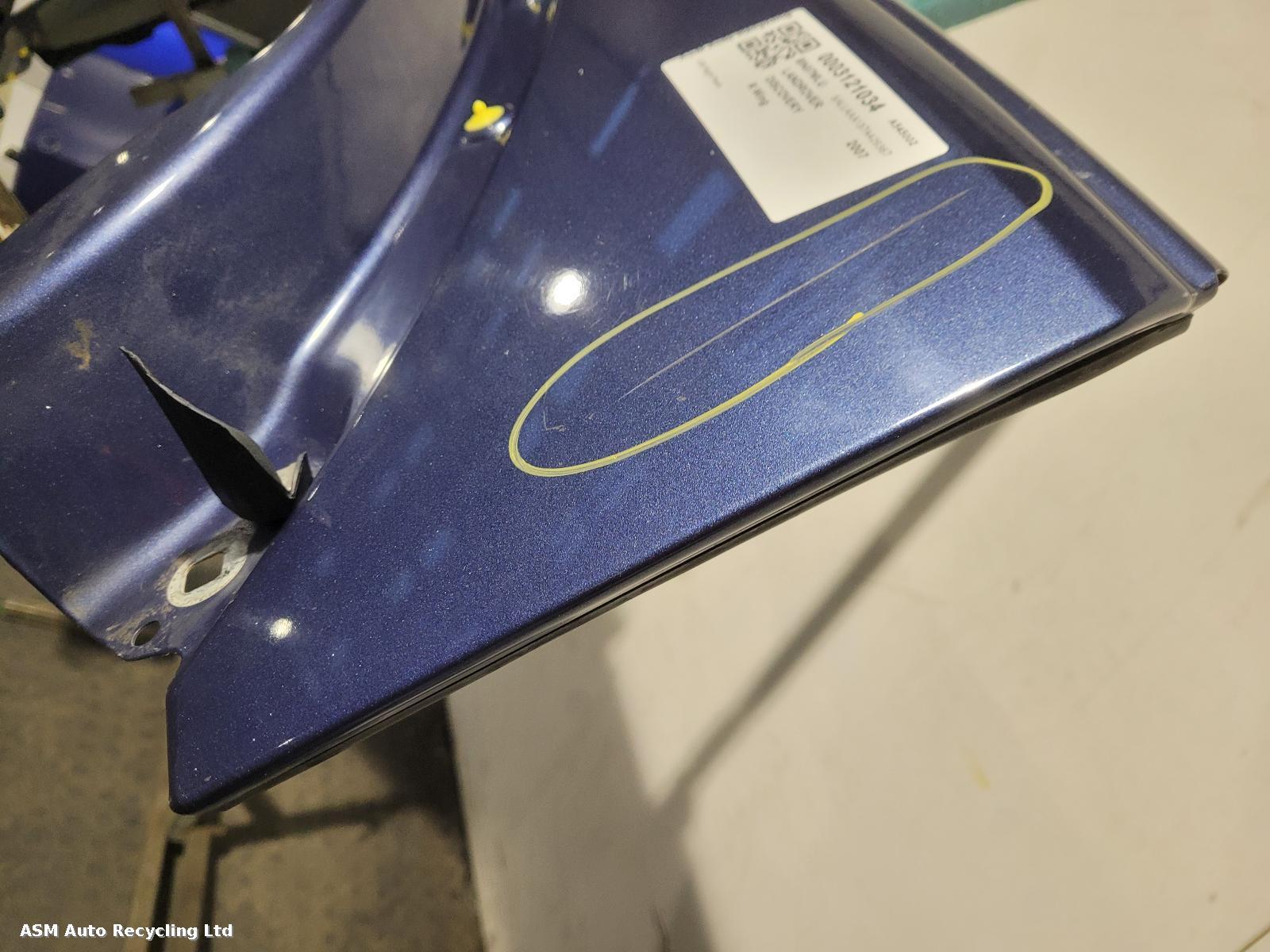 View Auto part R Wing Land Rover Discovery 2007