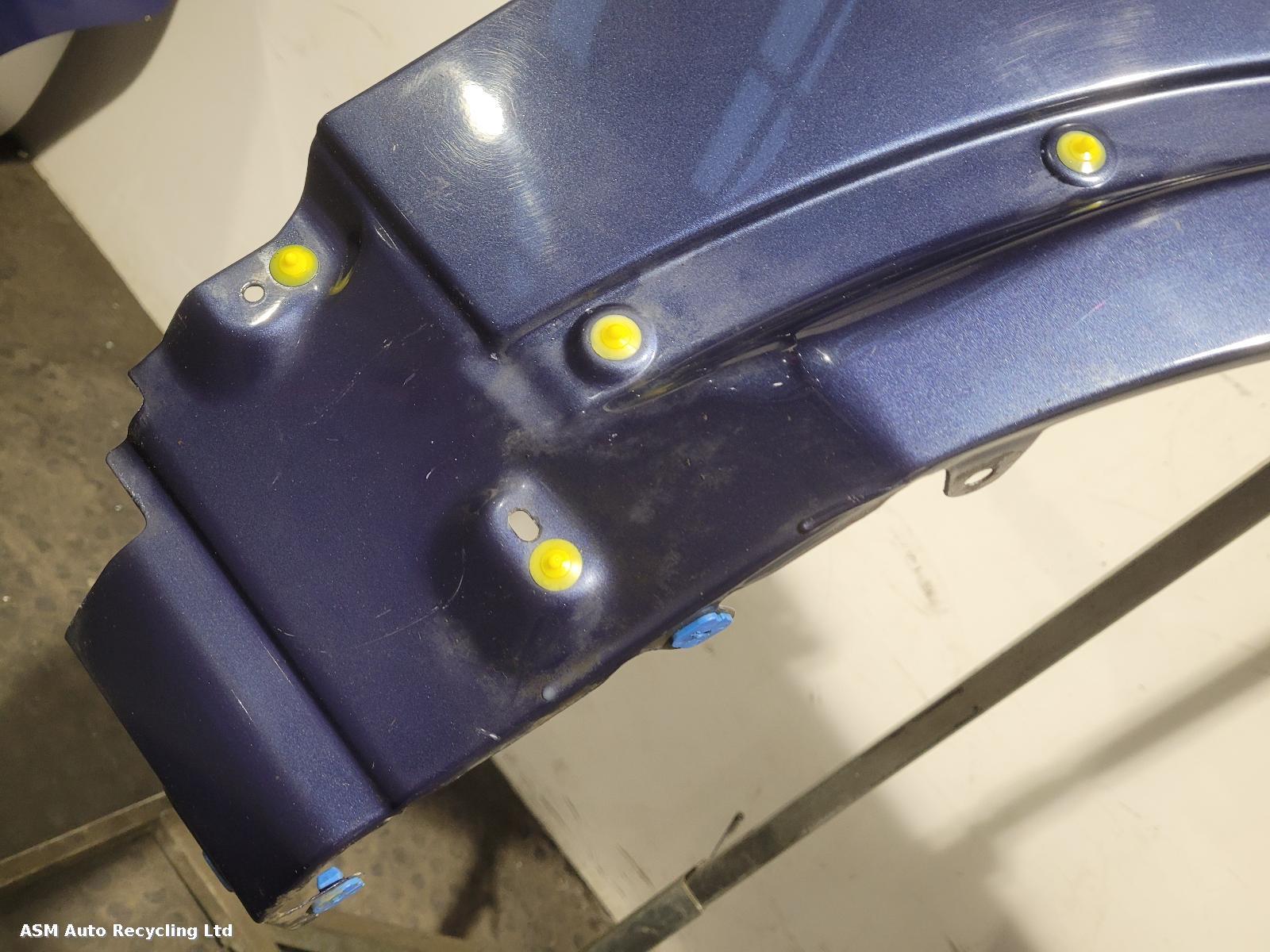 View Auto part R Wing Land Rover Discovery 2007