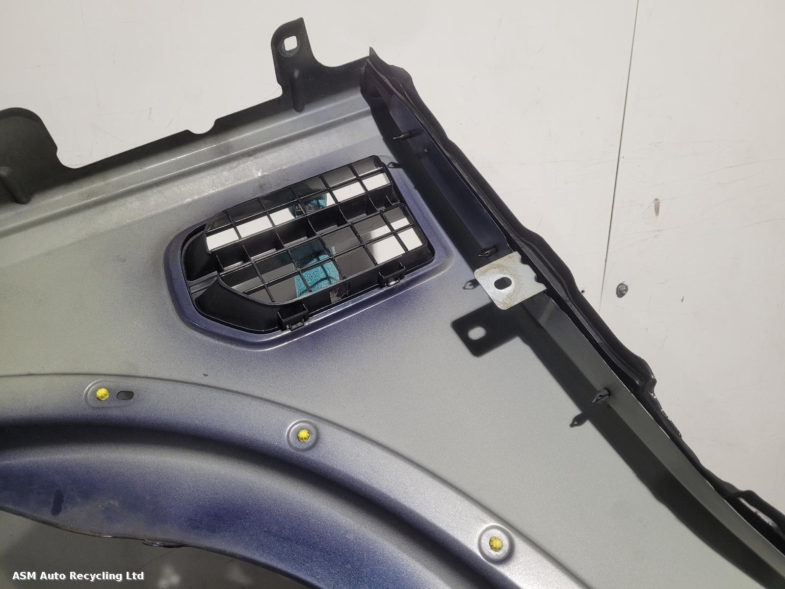 View Auto part R Wing Land Rover Discovery 2007
