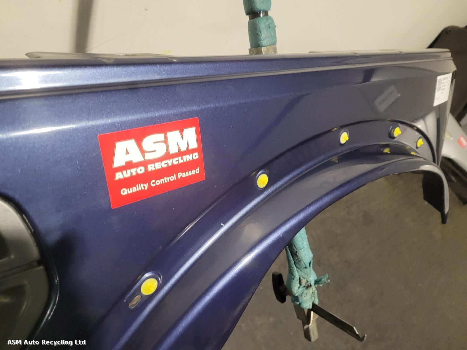View Auto part R Wing Land Rover Discovery 2007