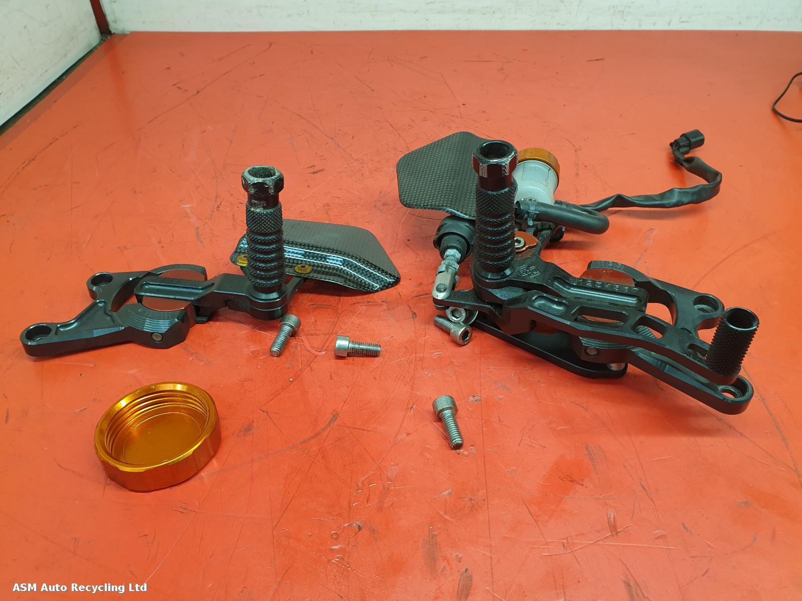 View Auto part Right Footrest Honda Cbr 1000 Rr-f 2015