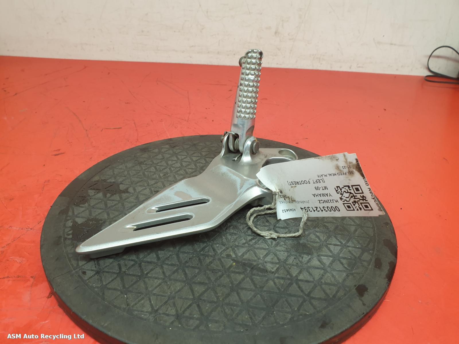 View Auto part Left Footrest Yamaha Mt-09 2022