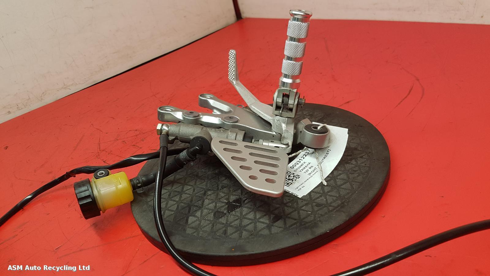 View Auto part Right Footrest Yamaha Yzf R6 2009