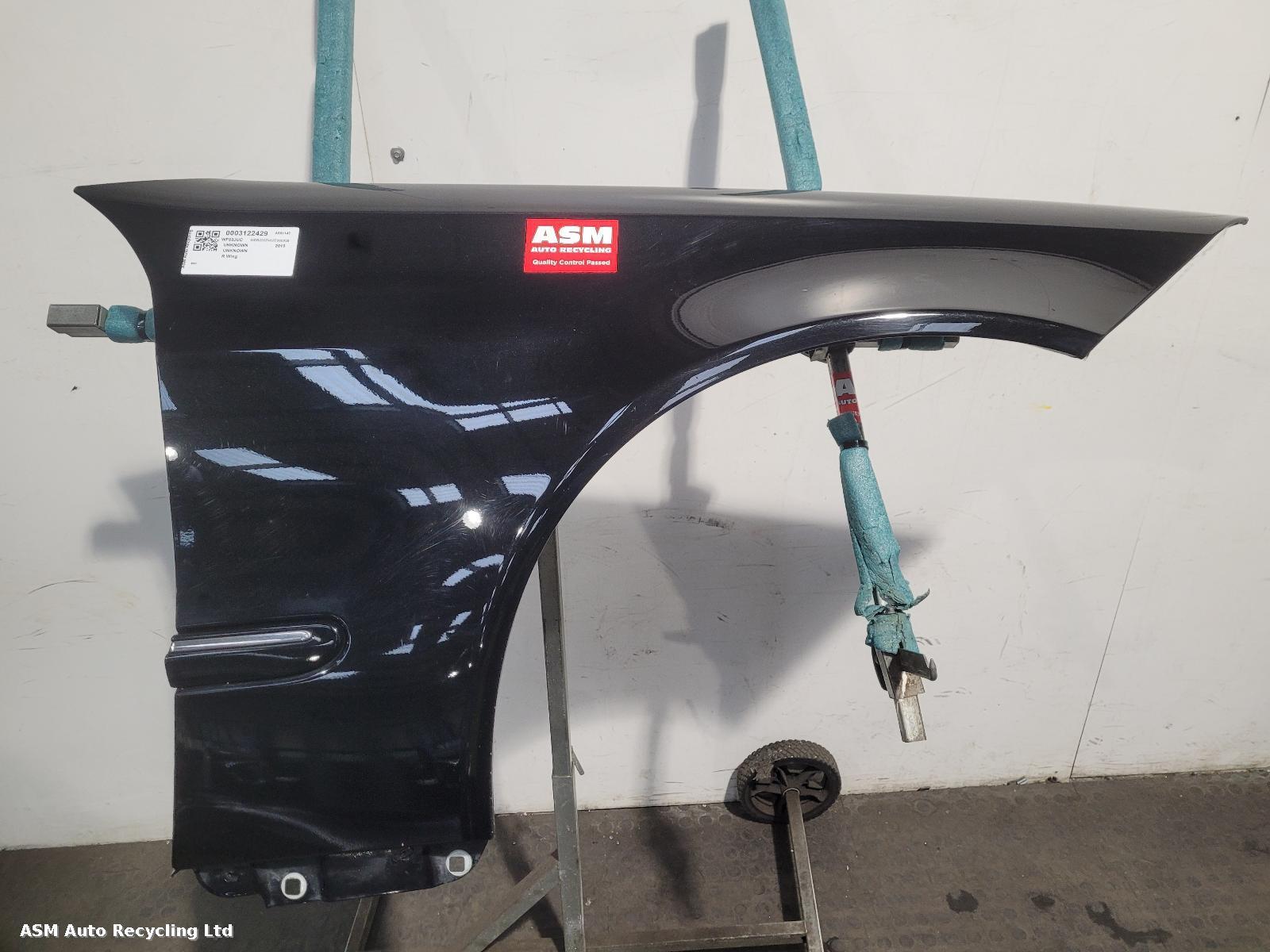 View Auto part R Wing Mercedes Clc 2010