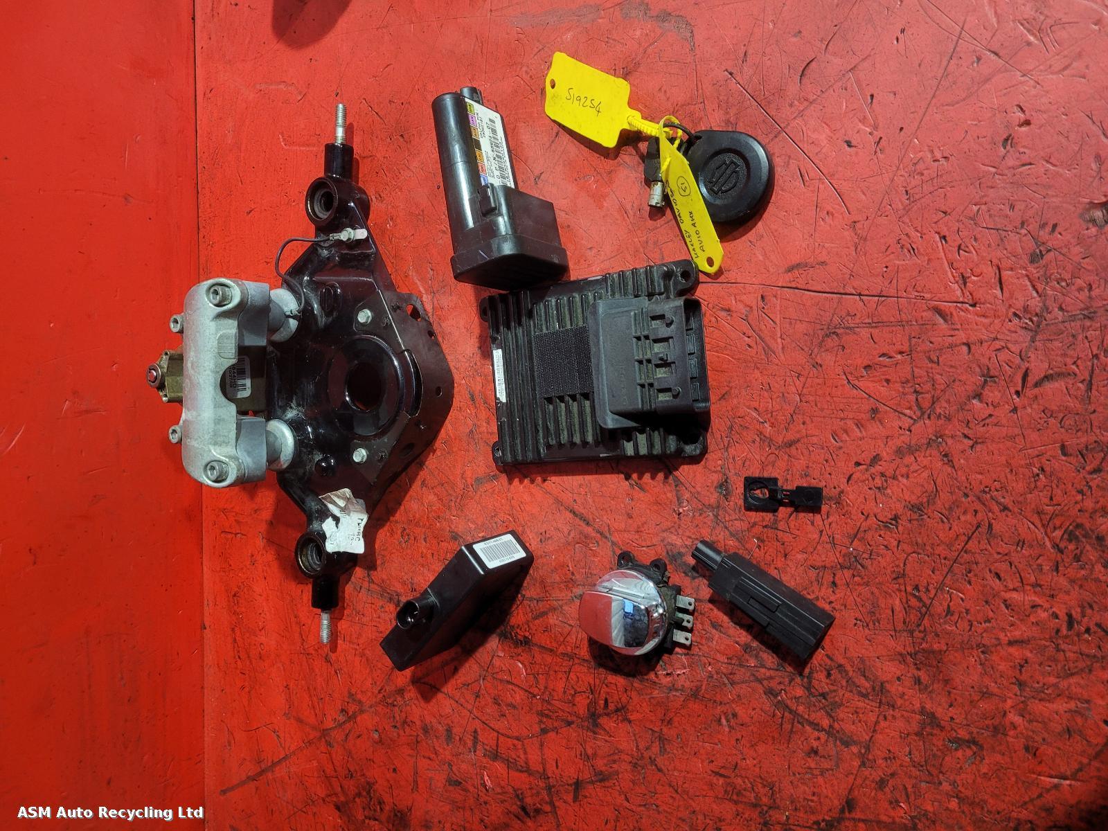 View Auto part Comp.Lock Set + Keys Harley Davidson Road King 2010