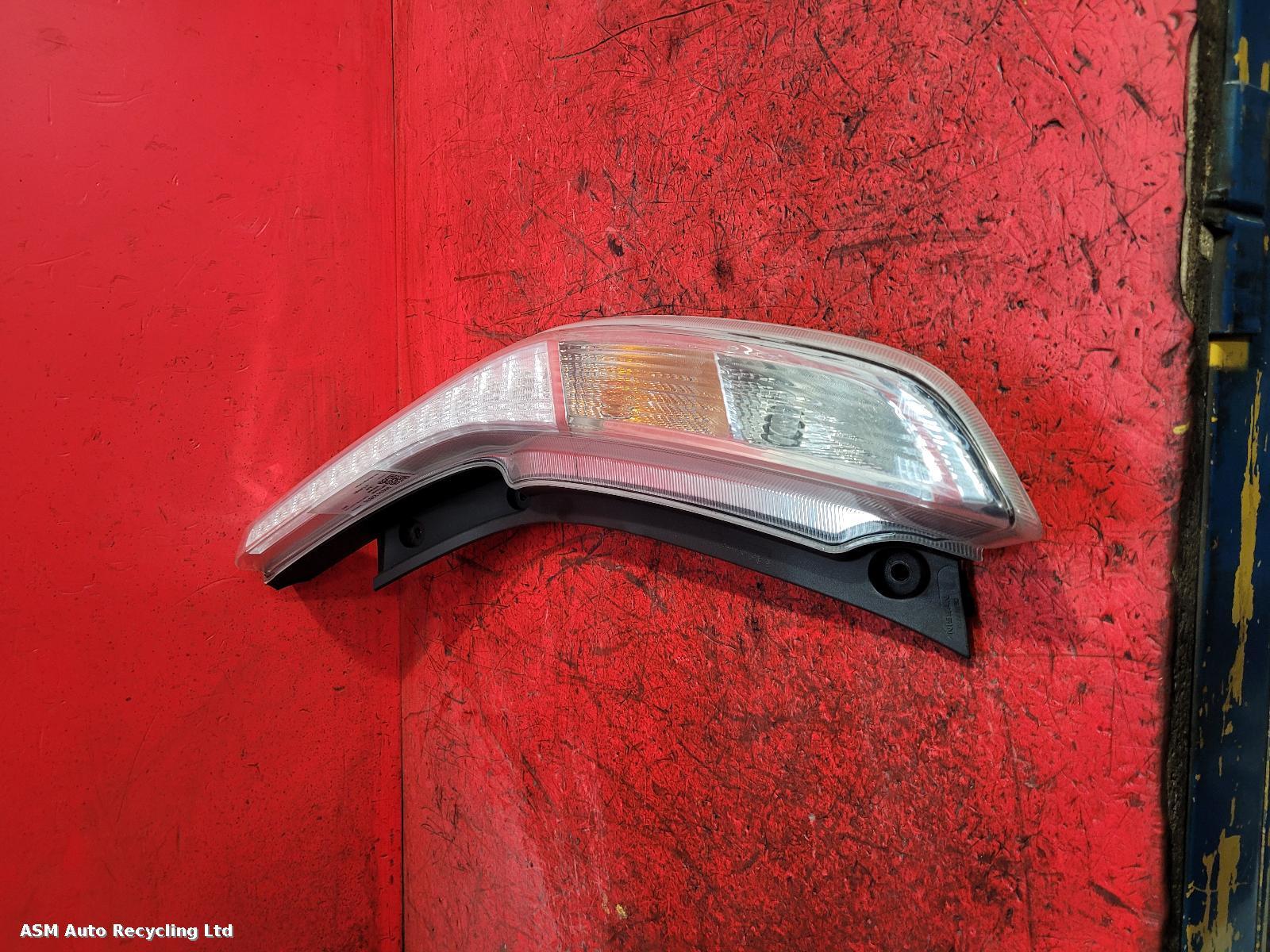 View Auto part R Taillight Nissan Leaf 2017