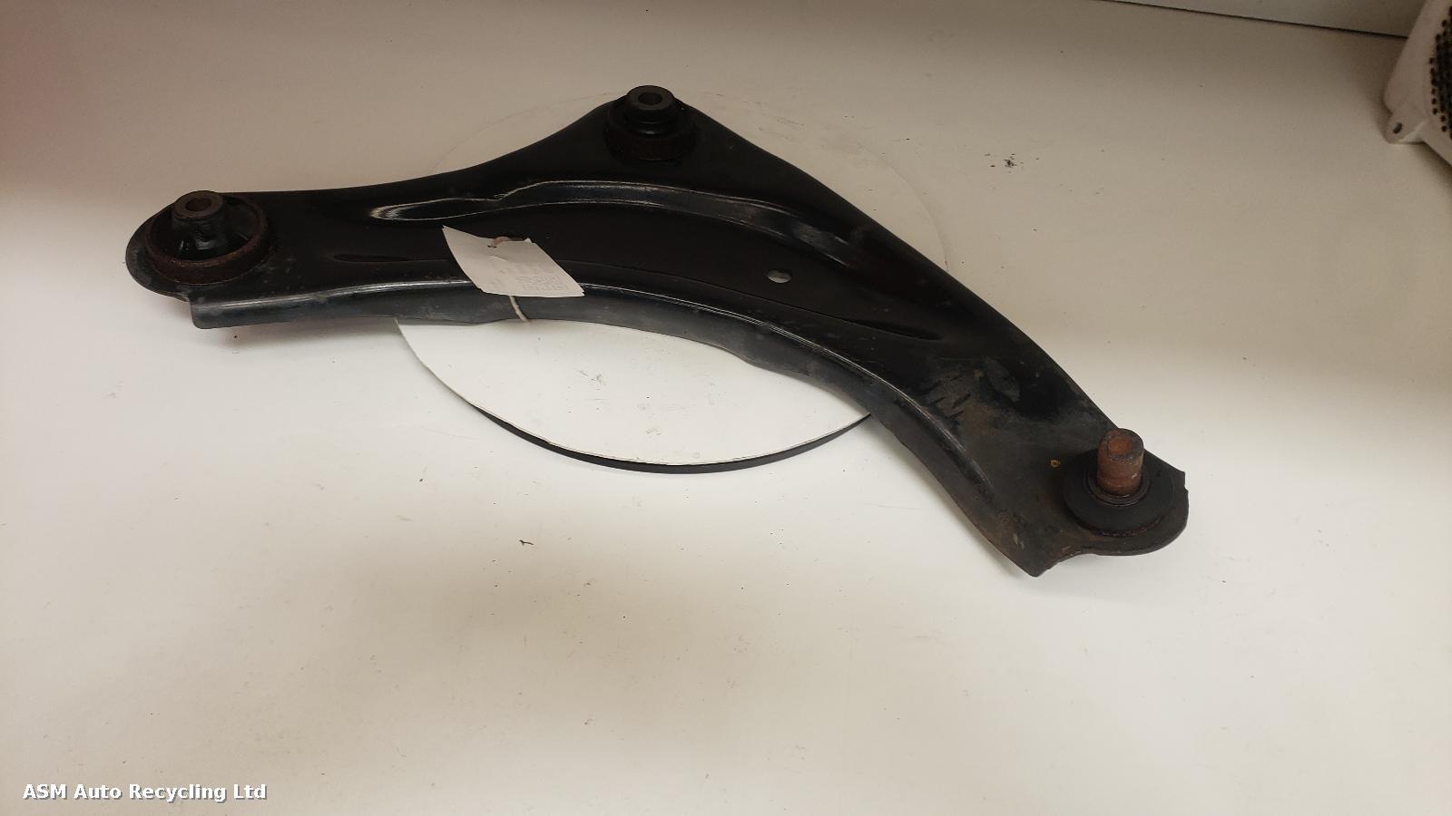 View Auto part RF Lower Control Arm Nissan Leaf 2017