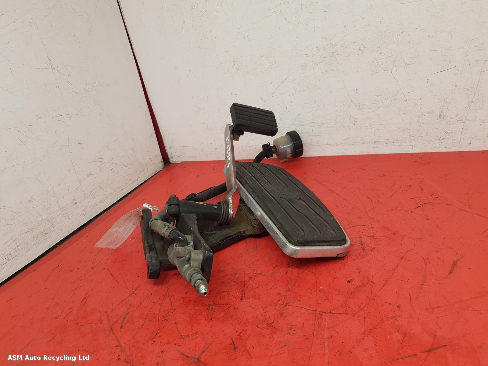 View Auto part Right Footrest Yamaha Xvz 1300 1997